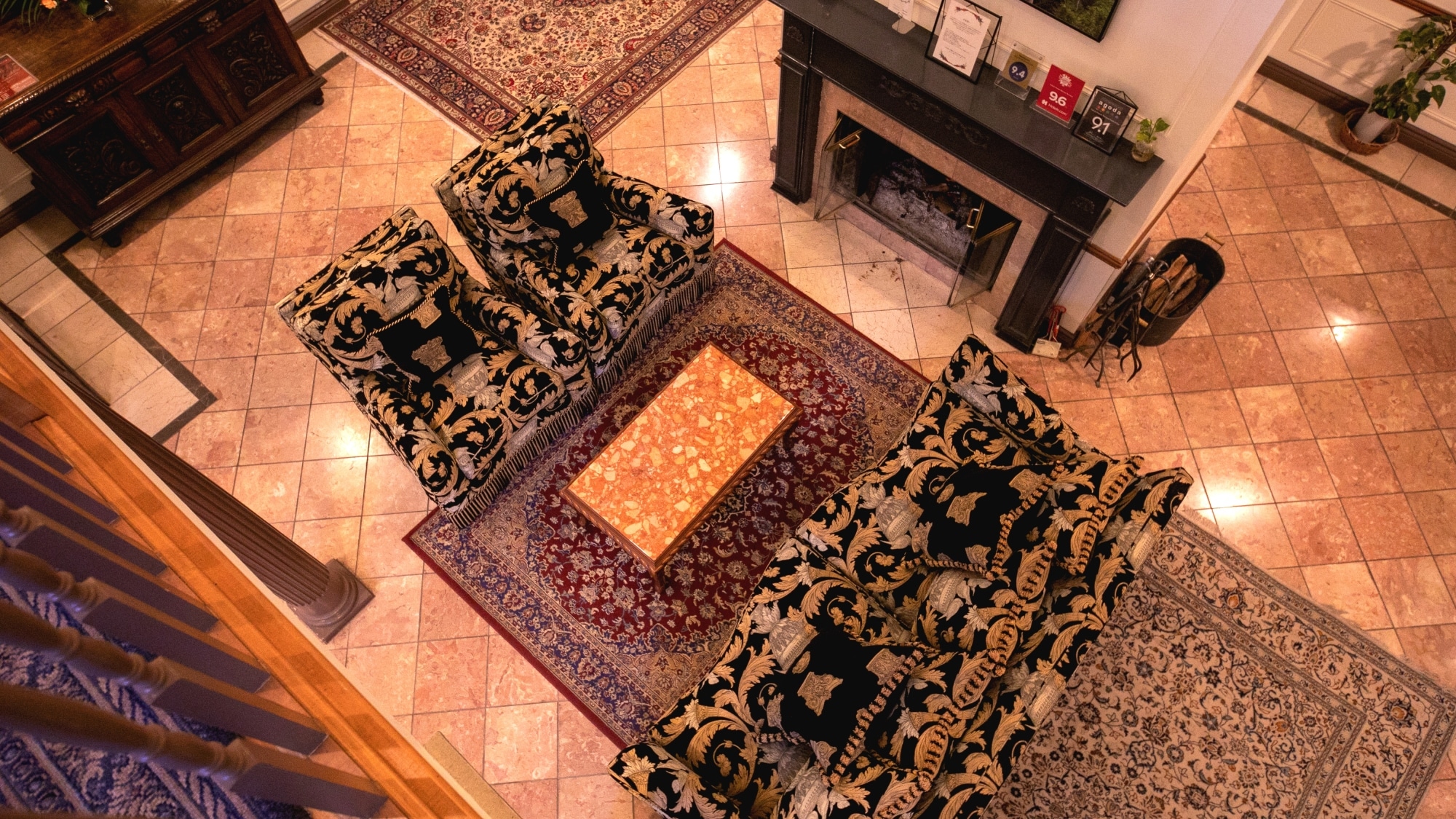 [Entrance] Please relax on the comfortable sofa.