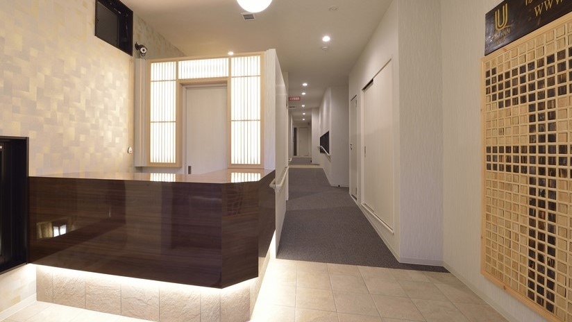 [Front desk] We have an internal line and a chat tablet for contacting staff.