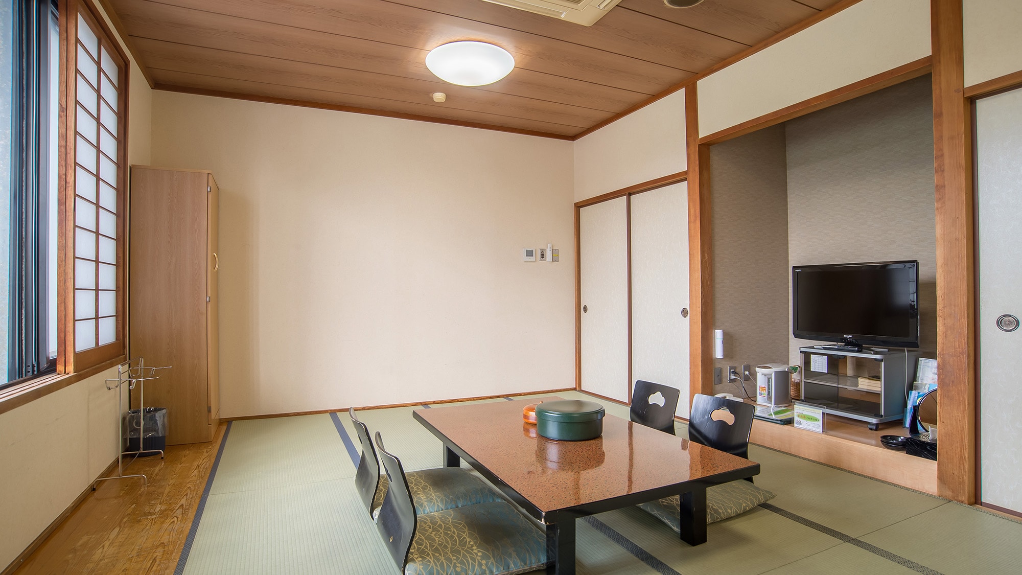 * An example of a Japanese-style room. Up to 4 people are OK! Ideal for group trips ♪