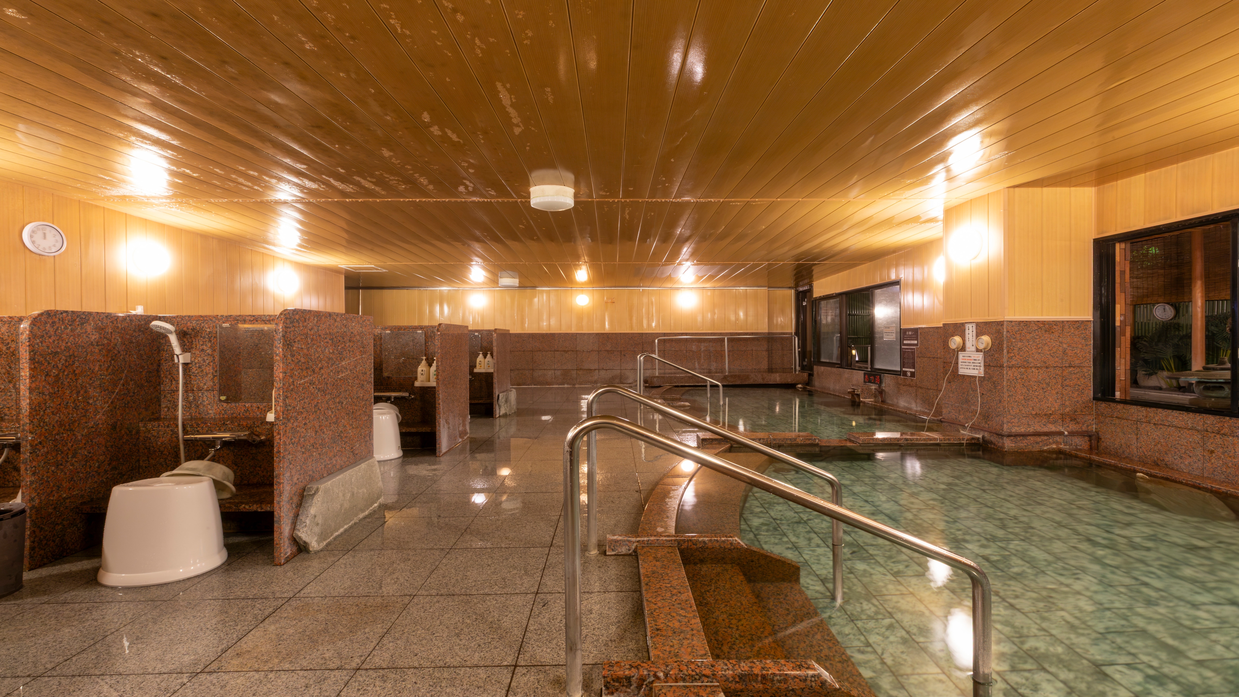 Large public bath (women's bath)