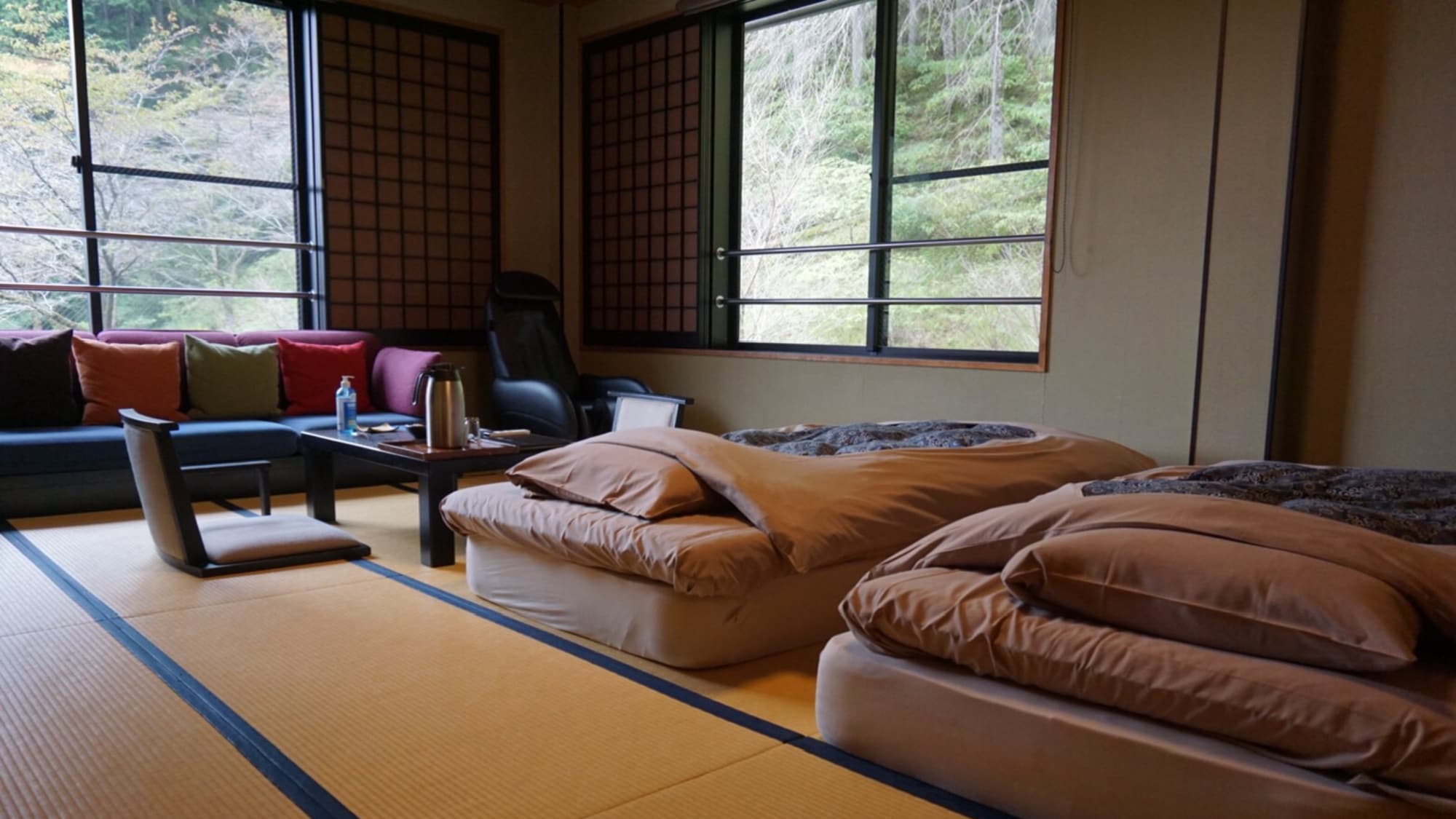 Kamar bergaya Jepang tipe B tempat tidur rendah