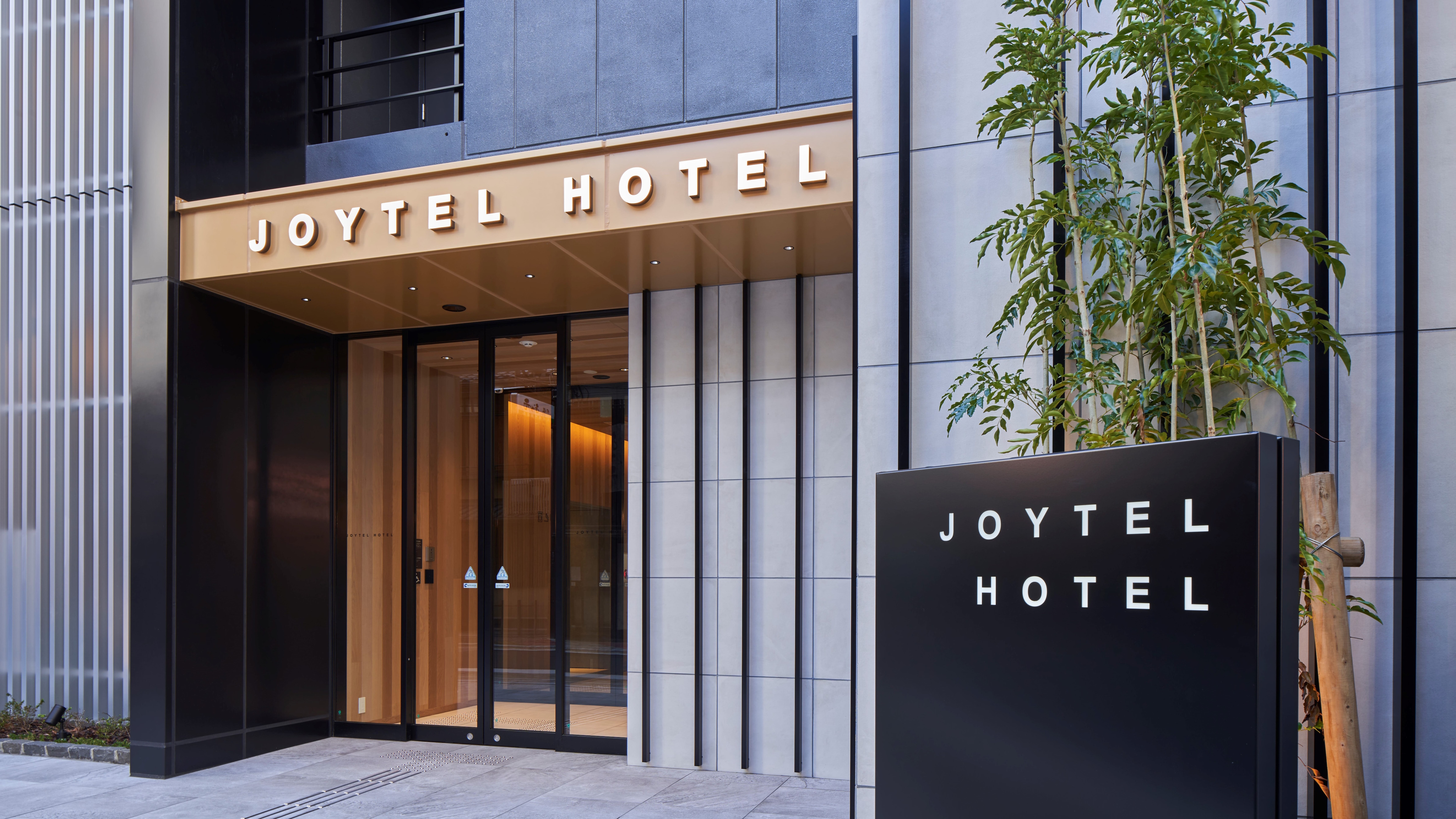 Hotel entrance (north side)
