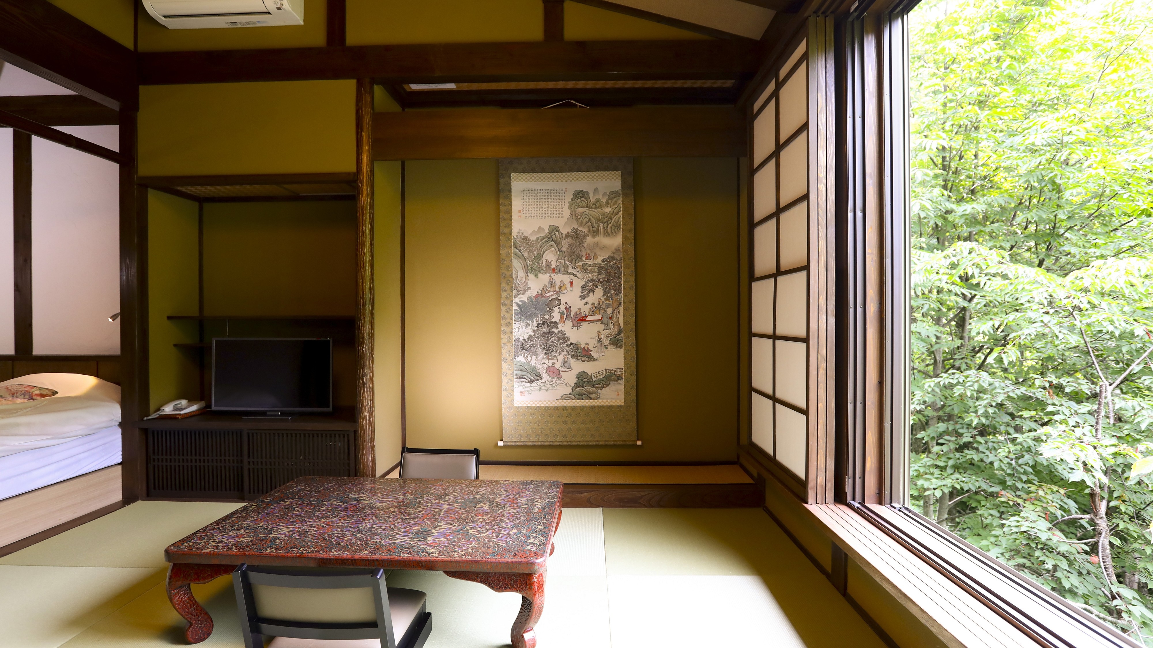 ■ Yamazakura Japanese and Western room 12 tatami mats with a view bath.