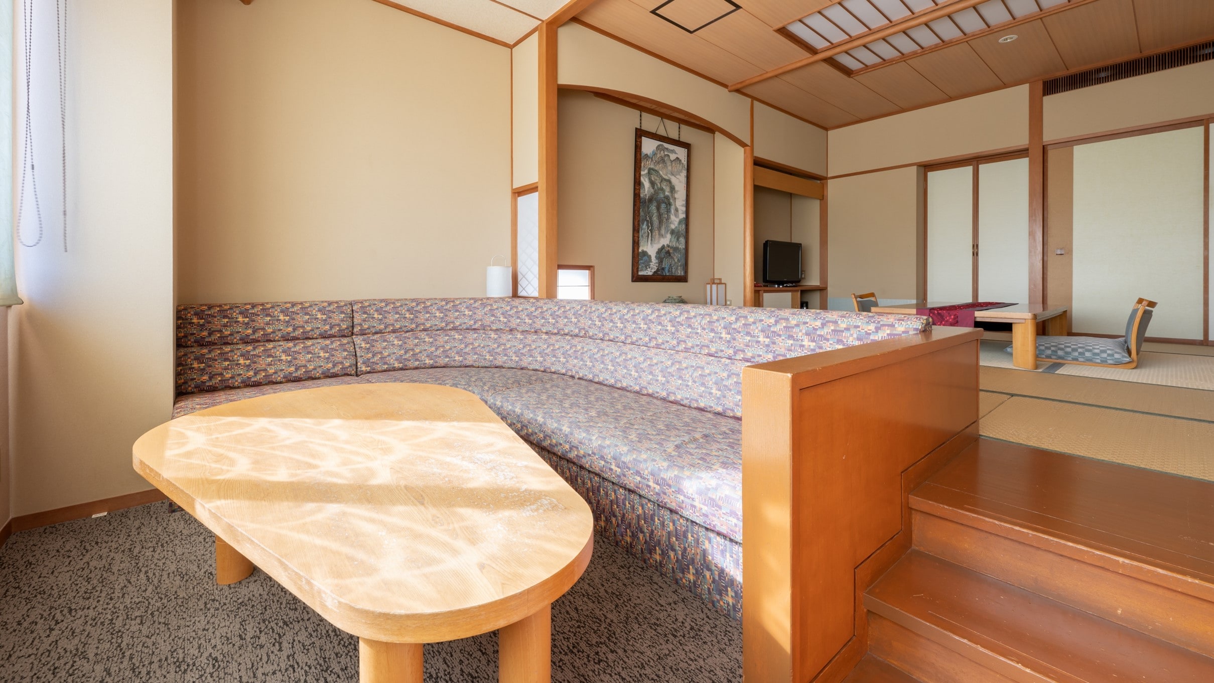 2.3F Japanese-style room with Mt. Fuji observation bath 12 tatami mats + wide-rimmed sofa [Deluxe]