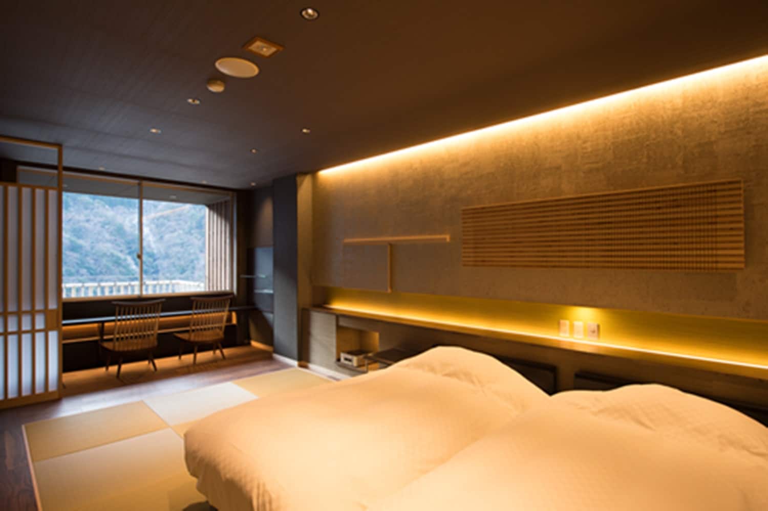 Guest room with open-air bath