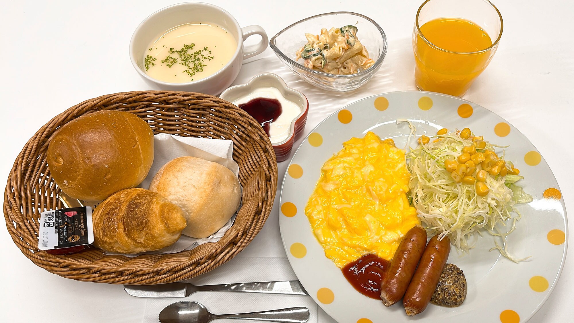 ・An example of a Western breakfast with three kinds of bread