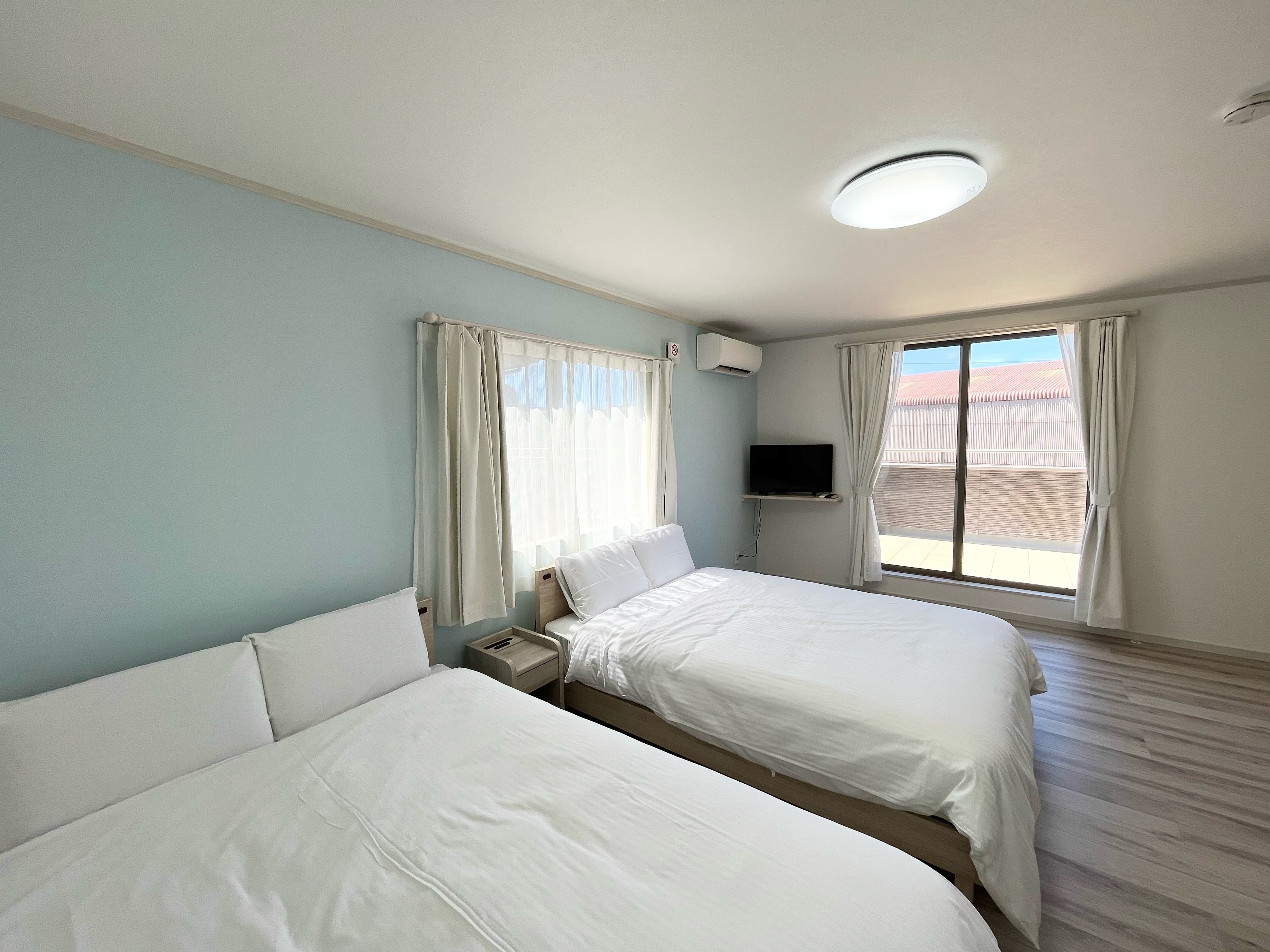 Building B Bedroom (Simmons double bed x2)