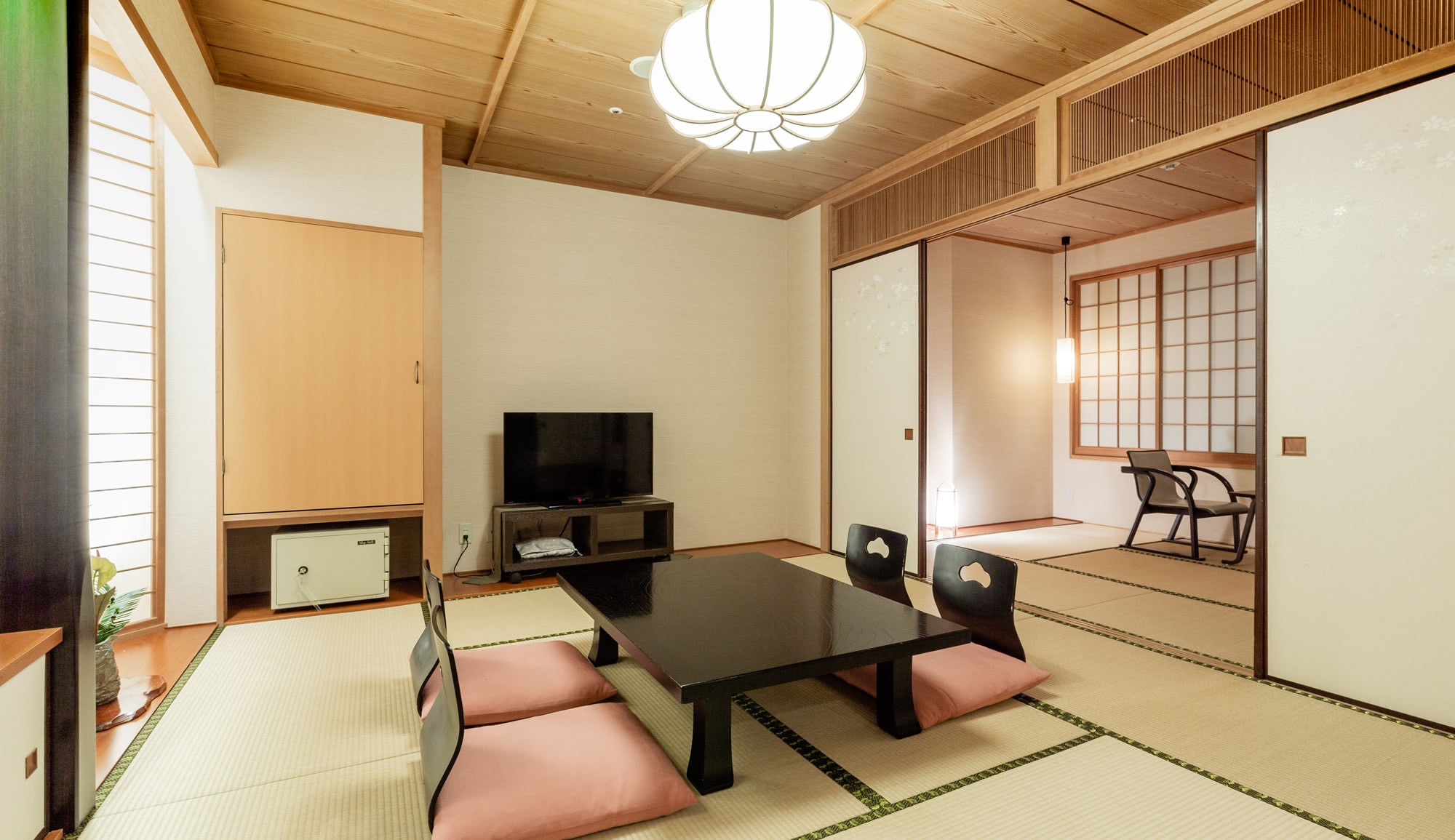 [Bangunan Timur Kamar khusus bergaya Jepang] Kamar dengan sumber air panas yang dapat digunakan di sumber "Kaze"