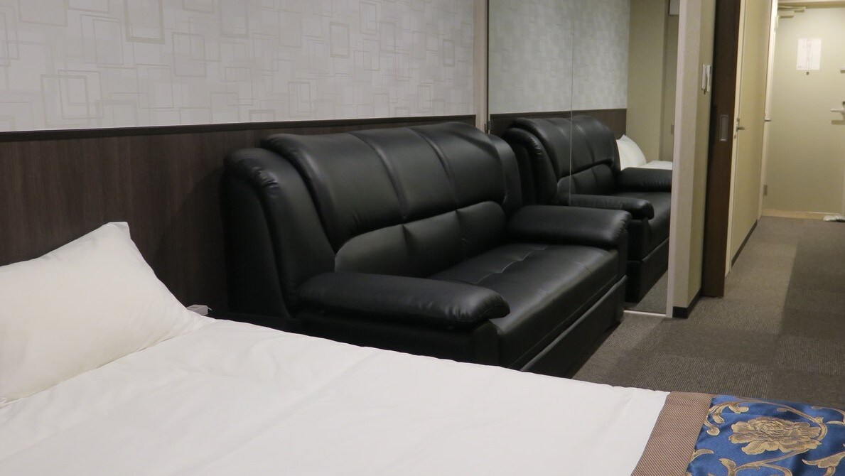 This room has one double bed (width 140 x 195 cm). Perfect for two adults.