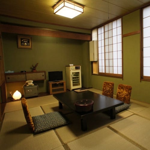 10 tatami mat Japanese-style room [10 tatami mat Japanese-style room + single bed on the veranda]