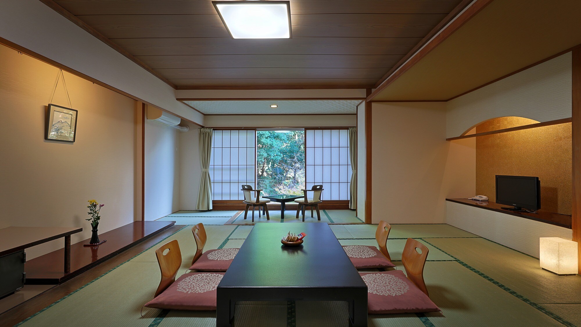 [Mountain side] Japanese-style room 10-14 tatami mats
