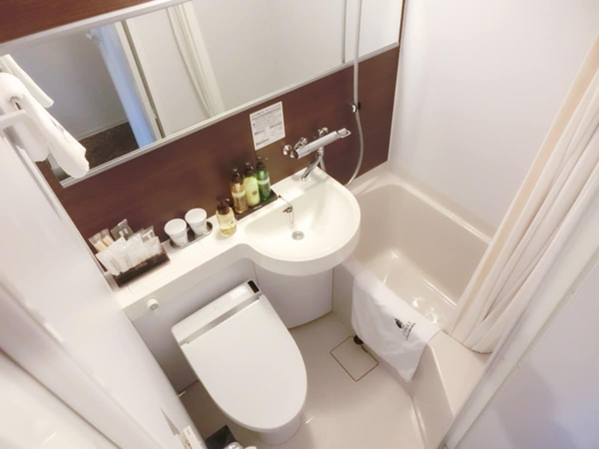 [浴室] 使用 DHC 洗浴用品 ♪ 寬敞的設計浴缸和溫水沖洗馬桶座 ♪