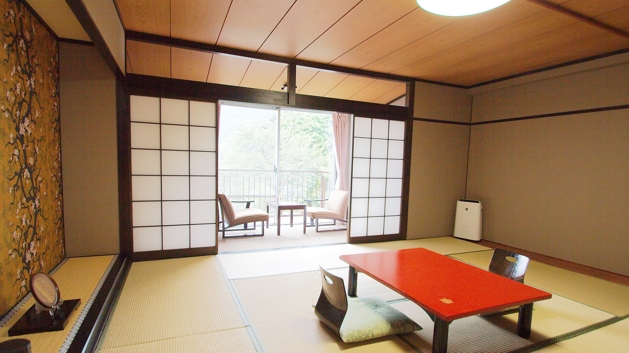 Spacious Japanese-style room "pure Japanese-style guest room" that can be accommodated by families with children Mori no Tate