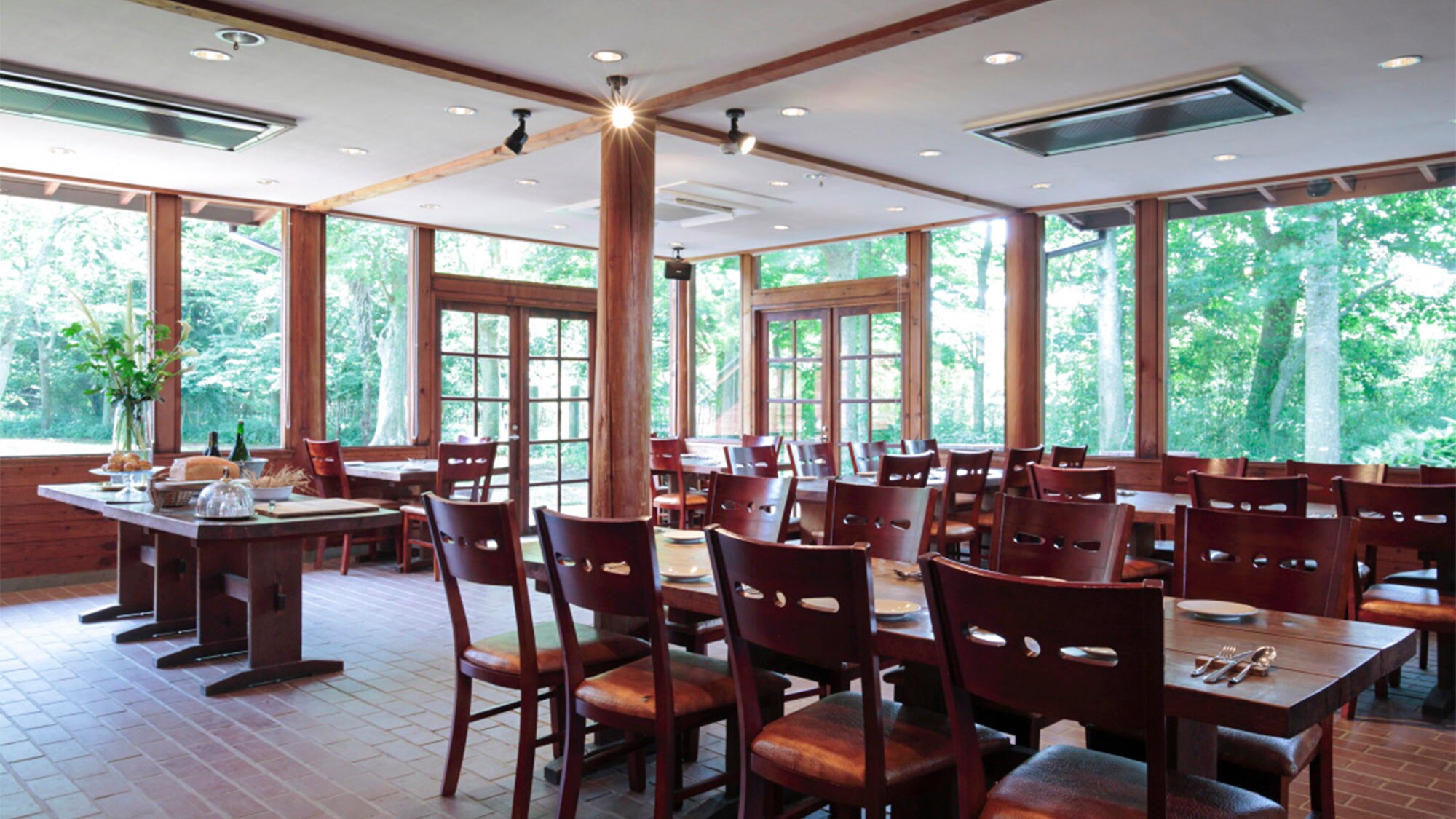 <Breakfast> Restaurant building - interior