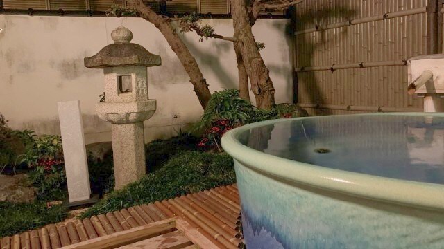 [Room with open-air bath] Shigaraki ware bath (blue)