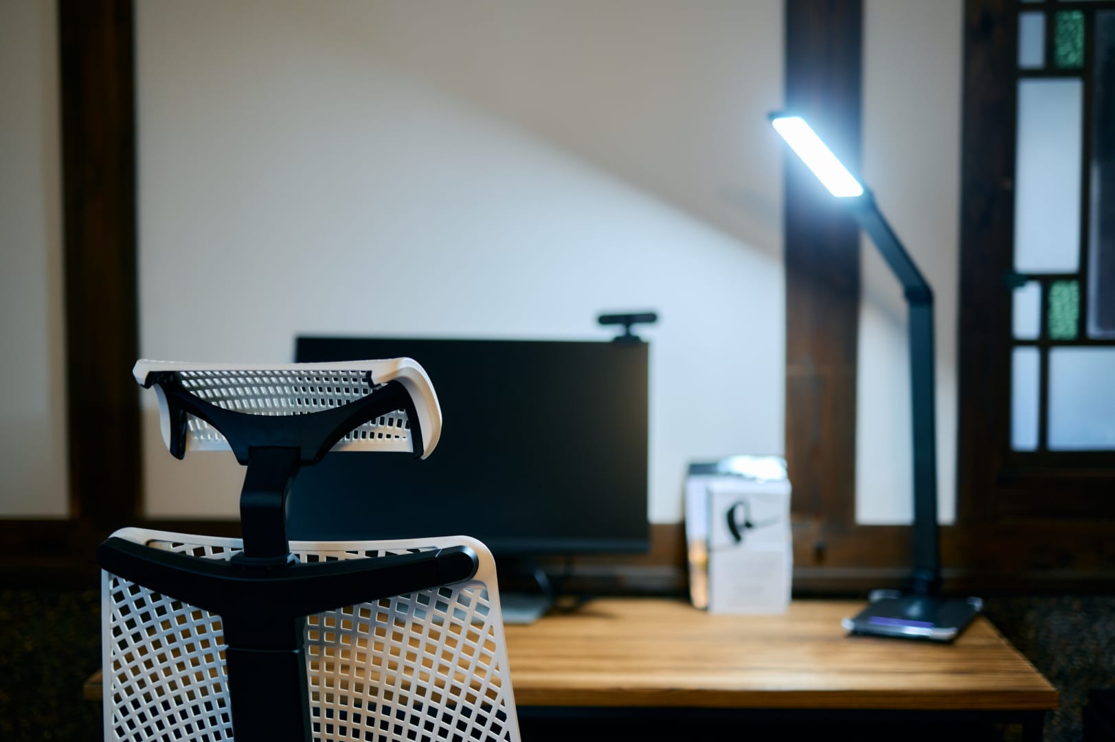 Peralatan workspace di semua ruangan sehingga bisa digunakan untuk tele work dan remote work