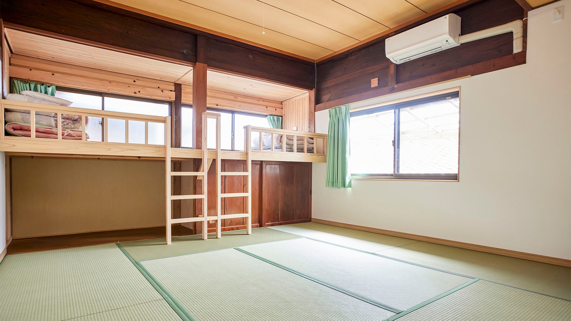 ・ [Example of guest room] A room with a loft. You can relax on tatami mats