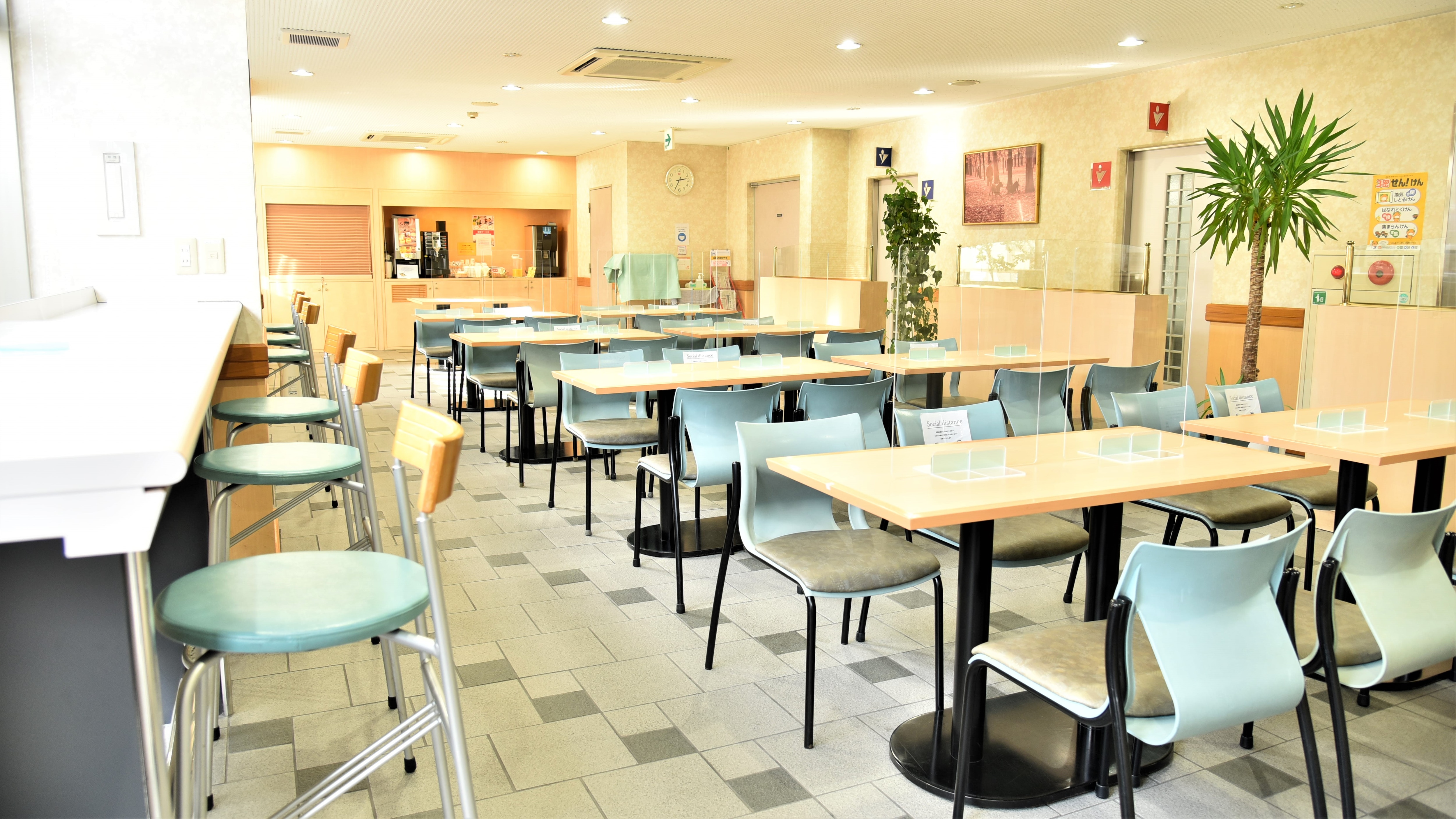 Free space corner (1st floor restaurant)