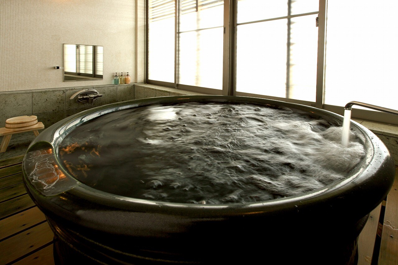 Shigaraki ware ceramic bath