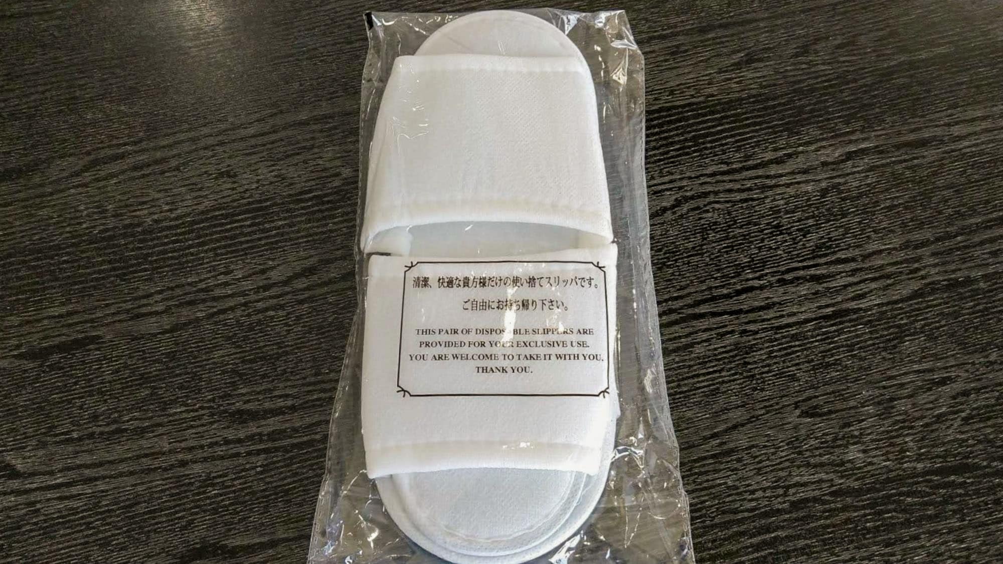 ・There are disposable slippers in the rooms that you can use cleanly.
