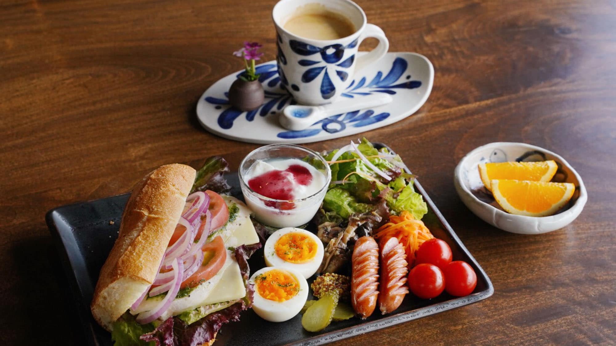 아침 식사 예 치킨 버킷 플레이트