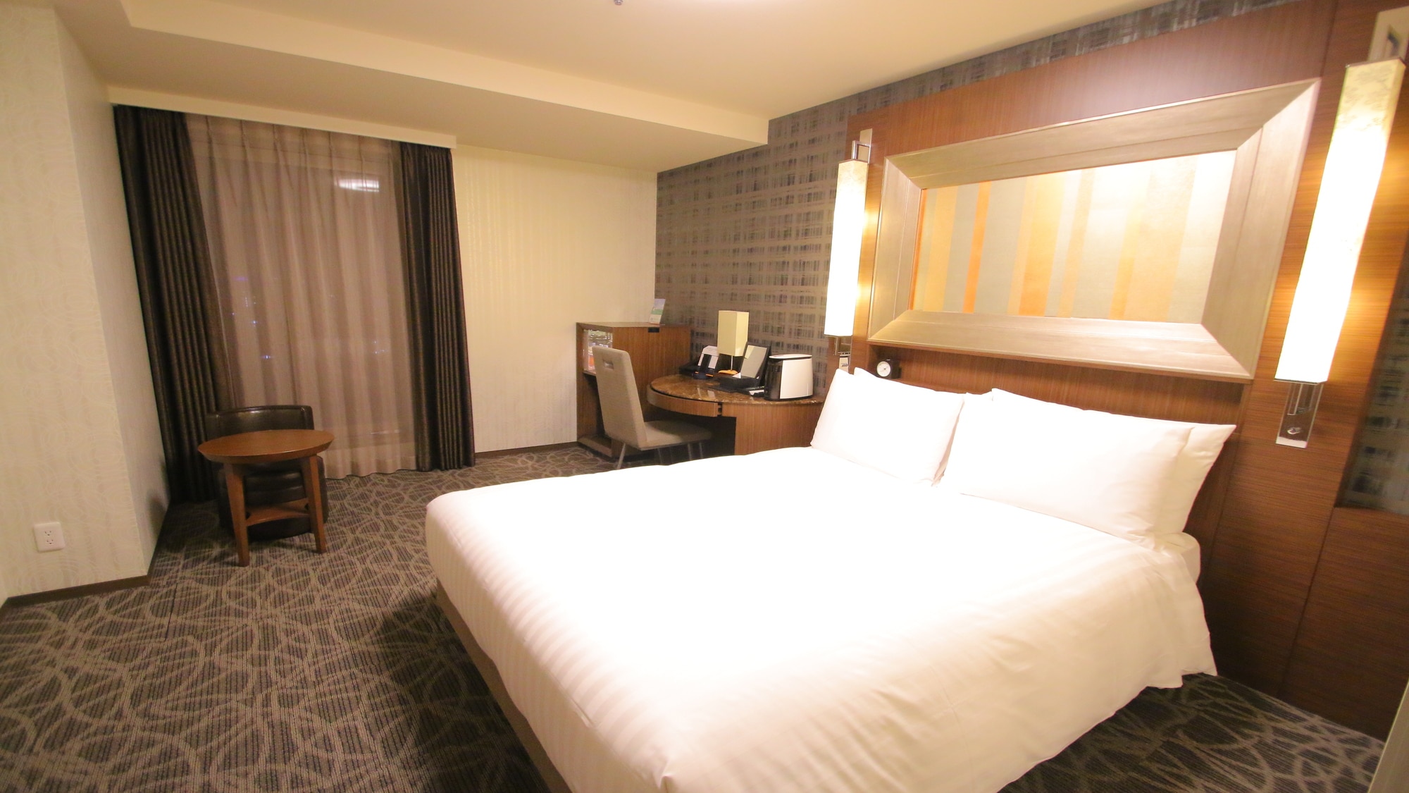 Moderate double room from the door side