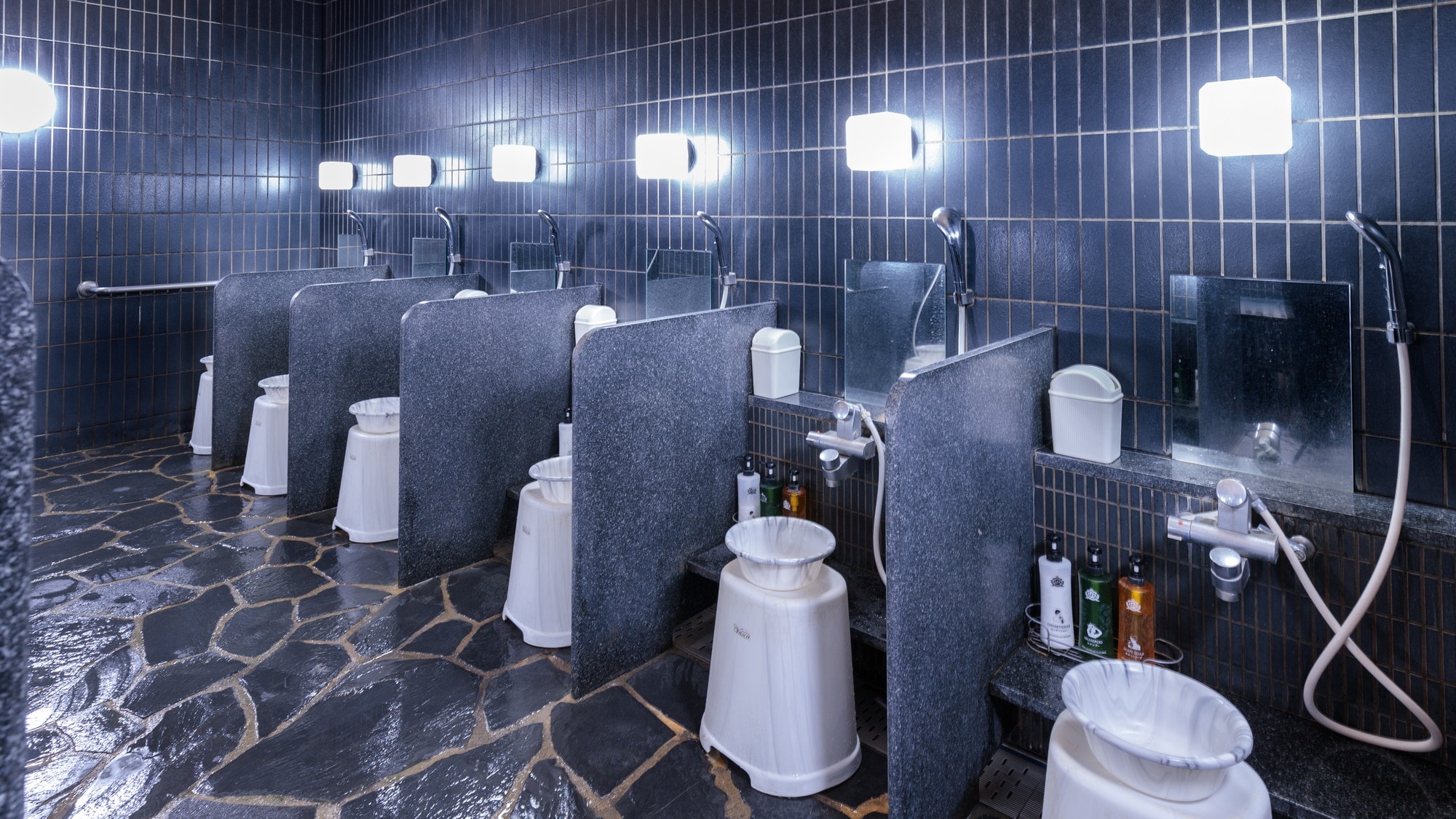 Women's large bath washing area