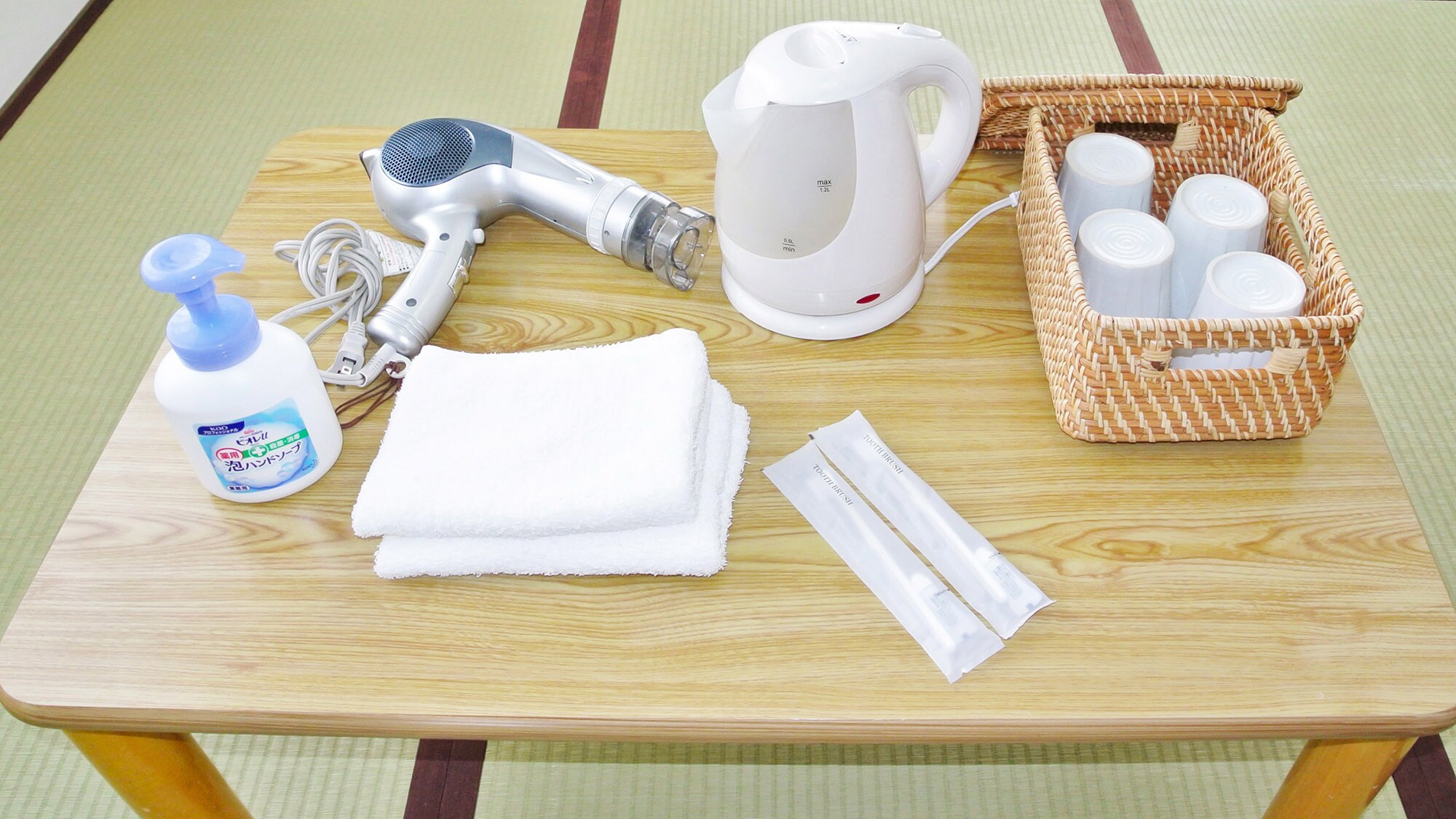 ・[Amenities] Japanese-style rooms are equipped with a kettle, hair dryer, etc.
