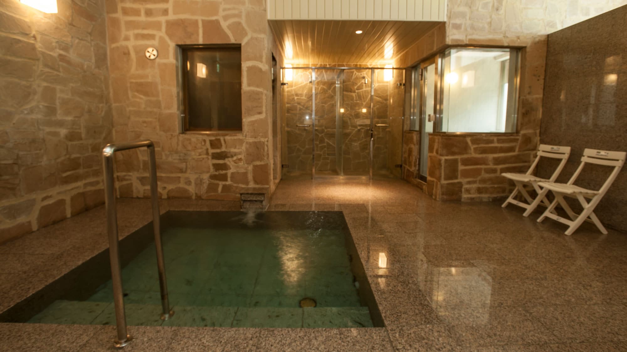 Come enjoy a premium moment in our newly opened hot spring that will warm your body and soul!