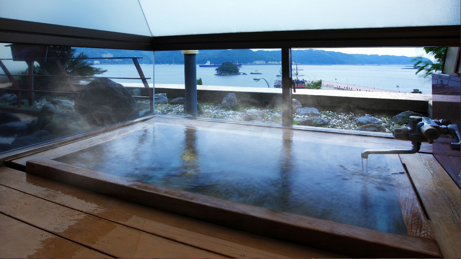 ■ East Building ■ 66㎡ Honma 12.5 tatami mats + wide rim + cypress bath + private open-air bath
