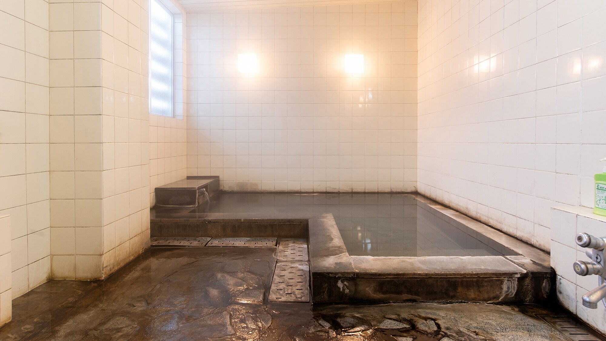 *น้ำพุร้อน (สำหรับผู้ชาย)/น้ำพุร้อนเป็นที่นิยมในด้านประสิทธิภาพในการฟื้นตัวจากบาดแผลและความเหนื่อยล้า