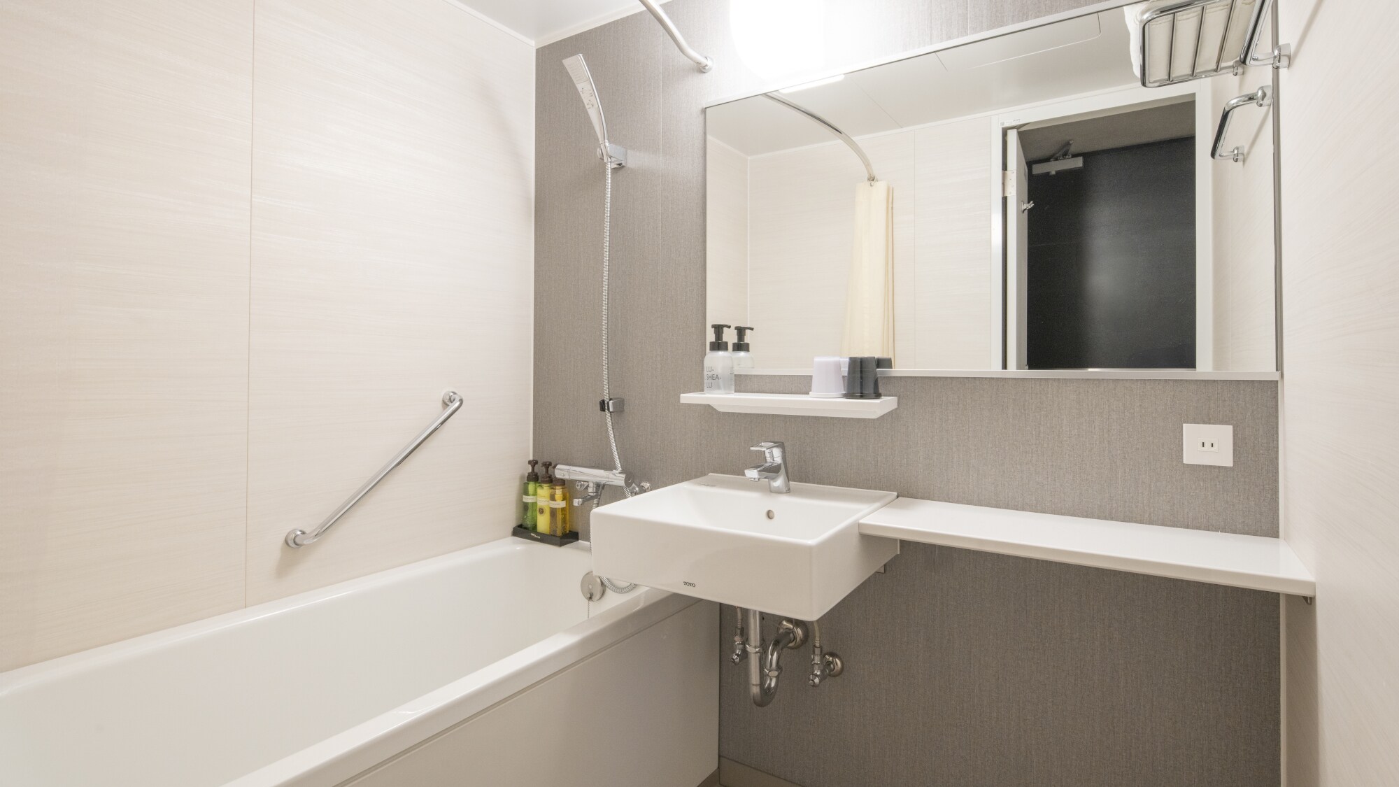 Bathroom: Separate bath and toilet