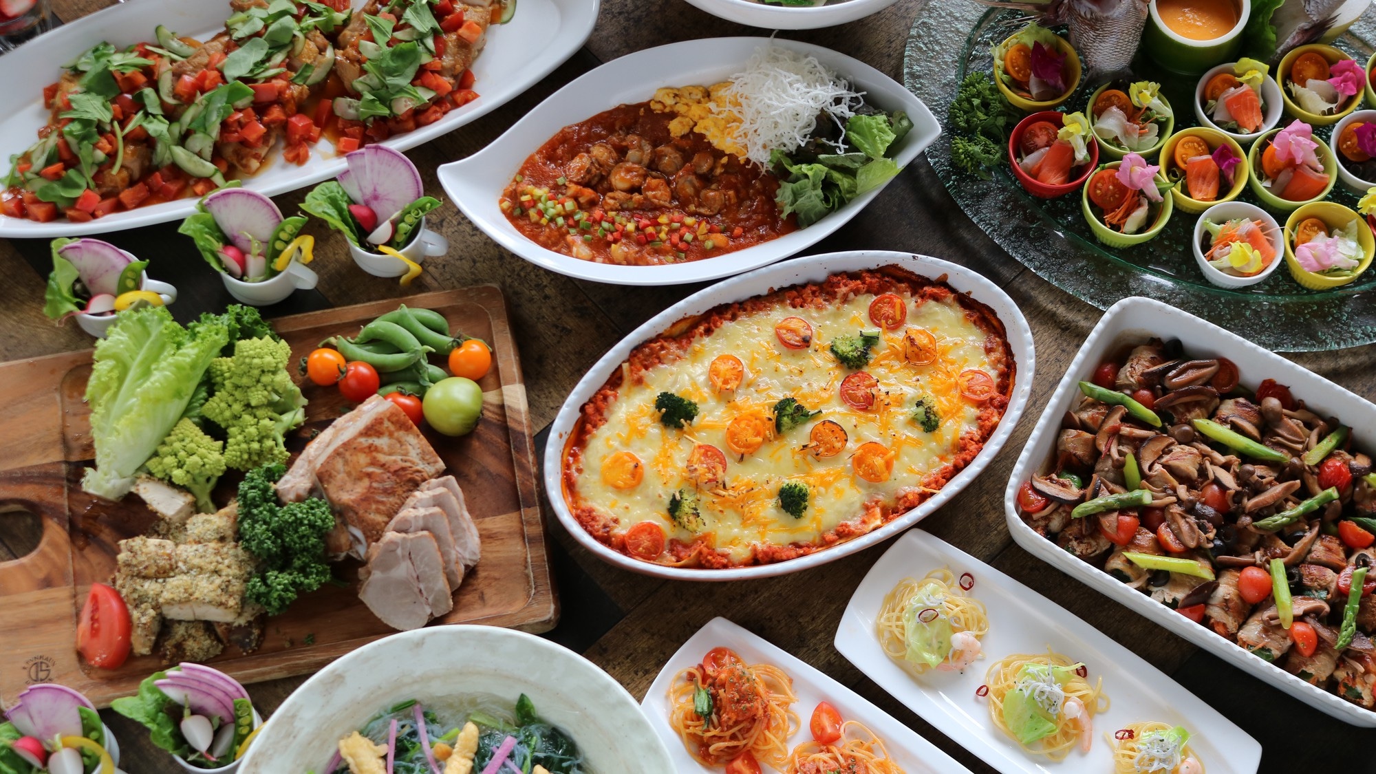 [Dinner buffet] Lots of seasonal spring vegetables and seafood