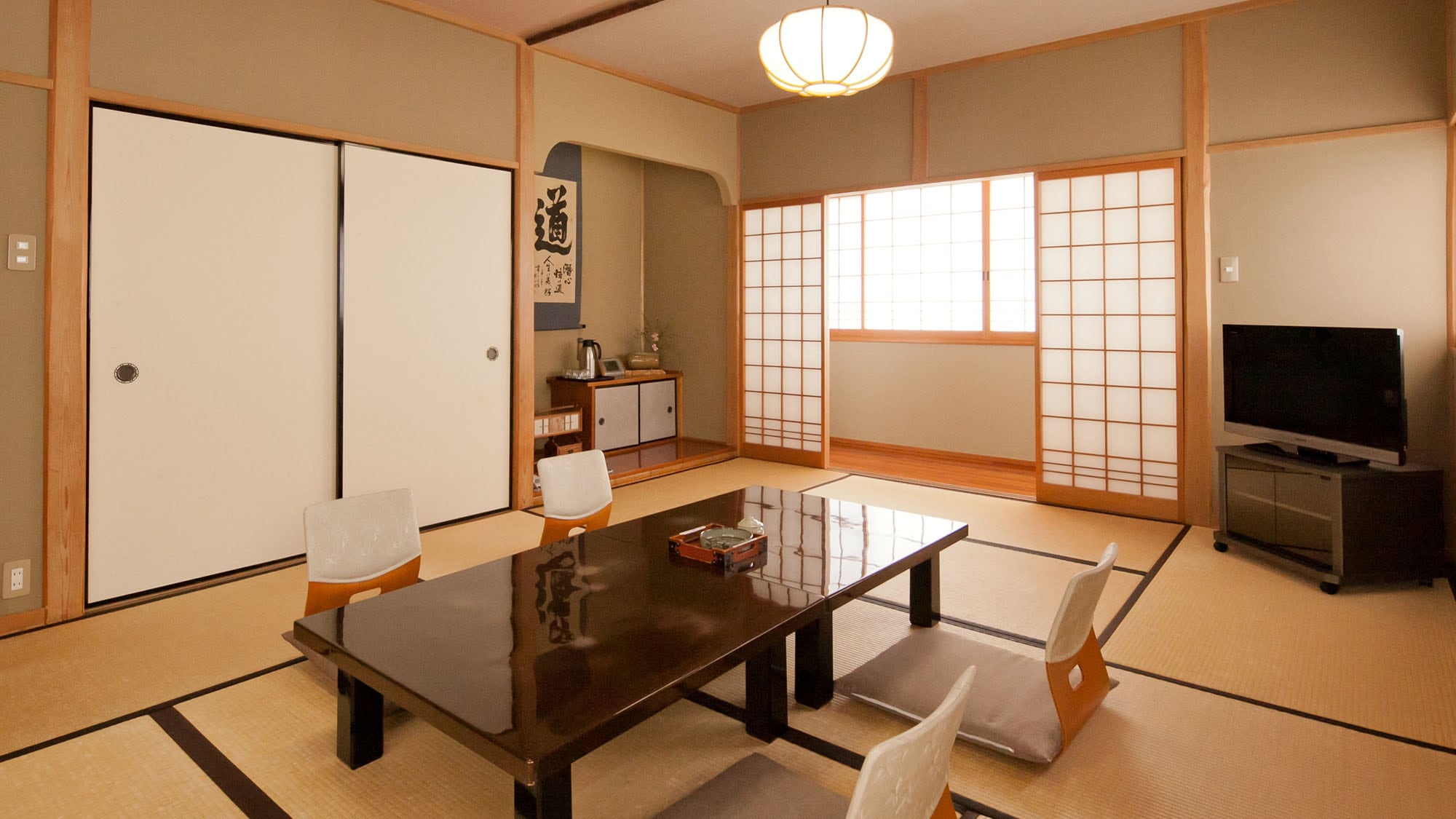 Japanese-style room (12 tatami mats) Family type