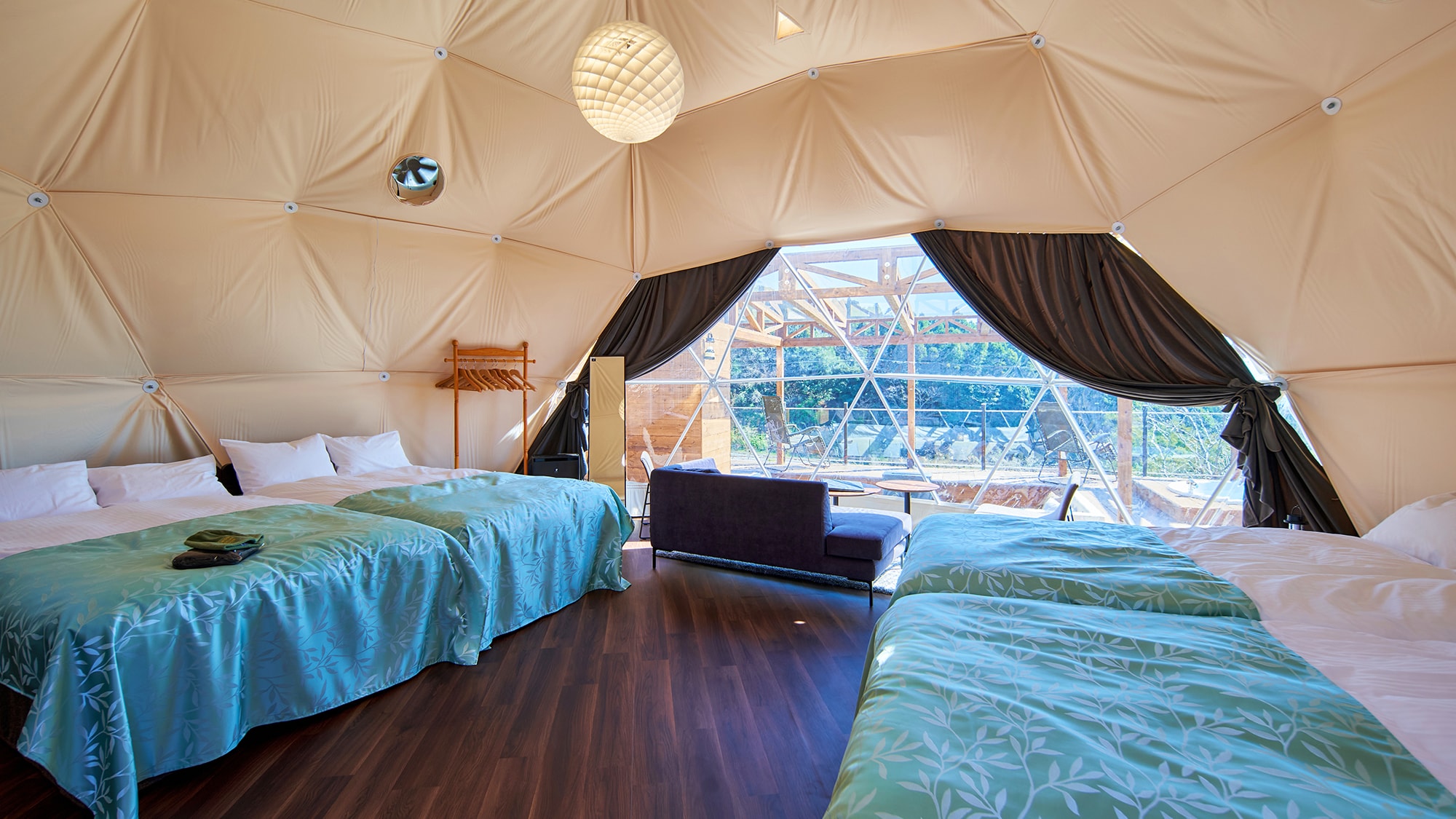 [OCEAN SUITE DOME] A comfortable rest in a semi-double bed