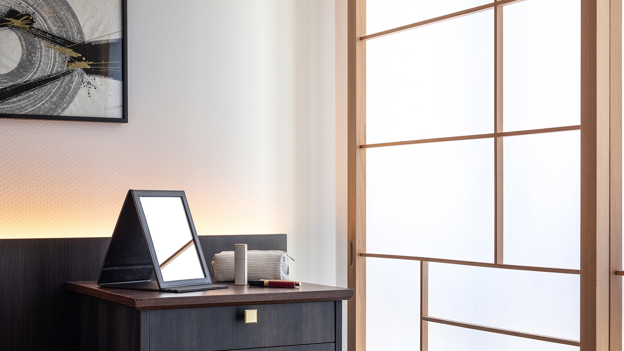 ◆ Room facilities: Folding mirror