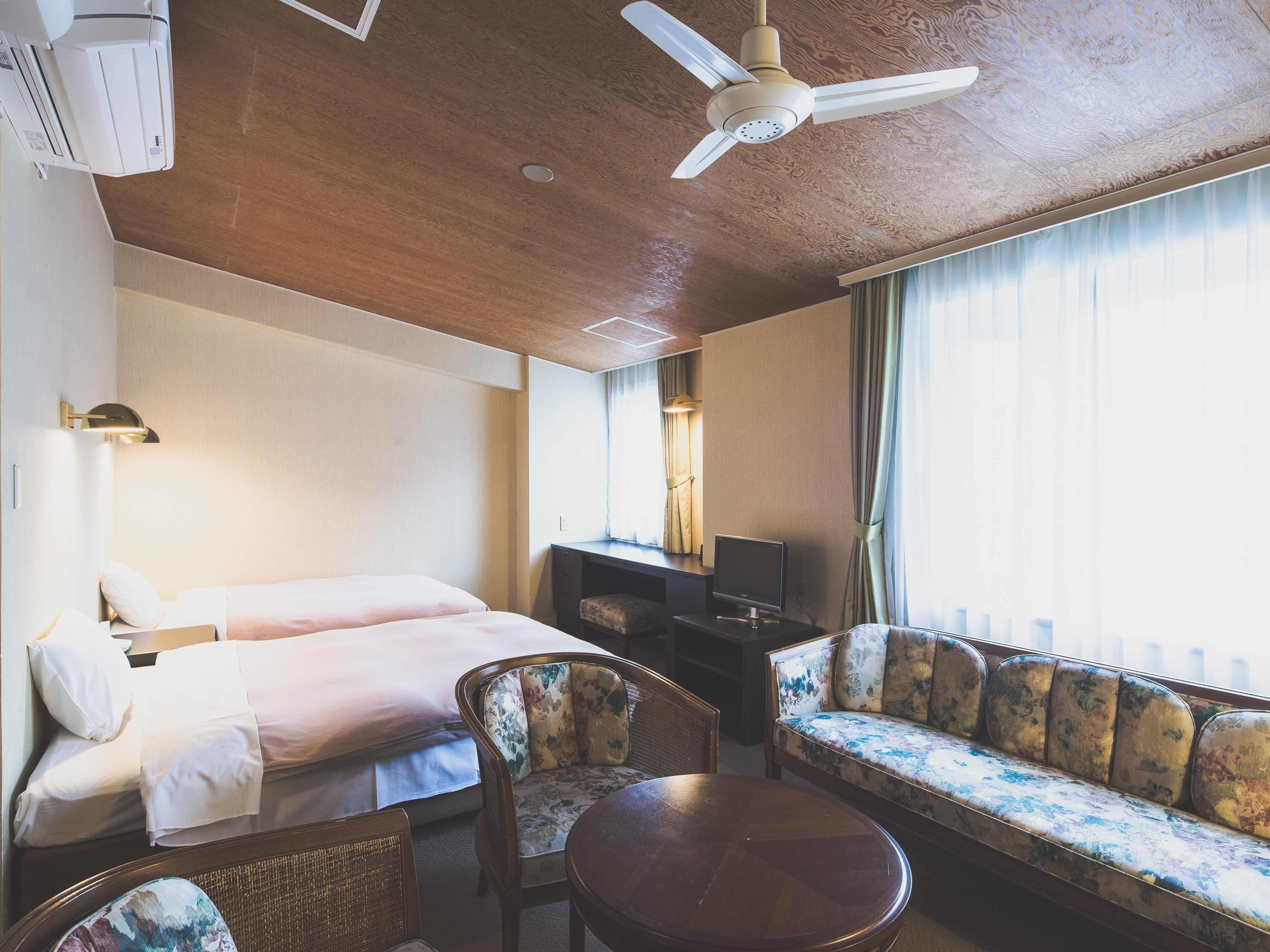 [Non-smoking] South Wing 33㎡ DX Semi-double Twin Room