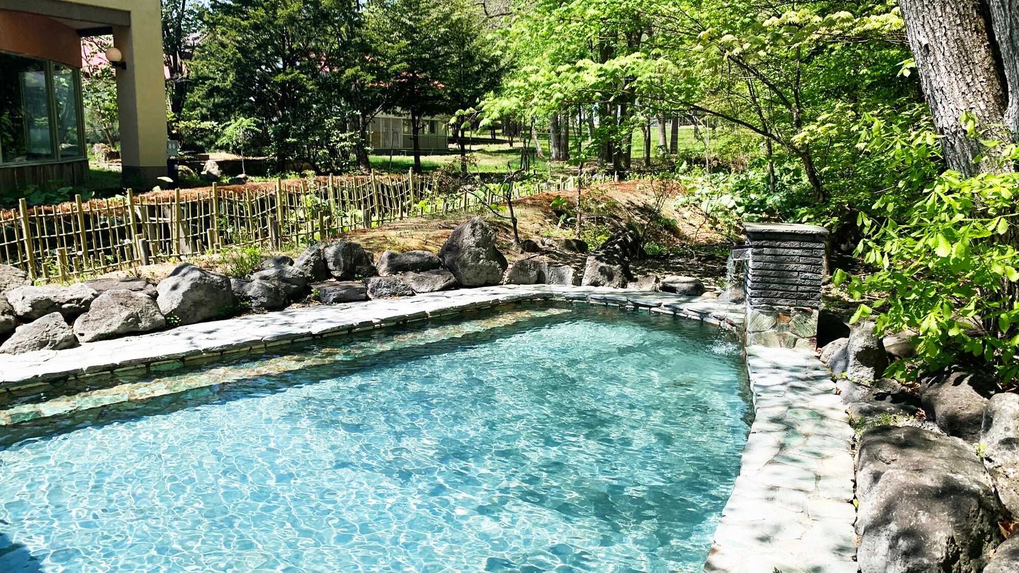 *Our pride and joy, the open-air bath! Relax and enjoy the seasonal scenery.