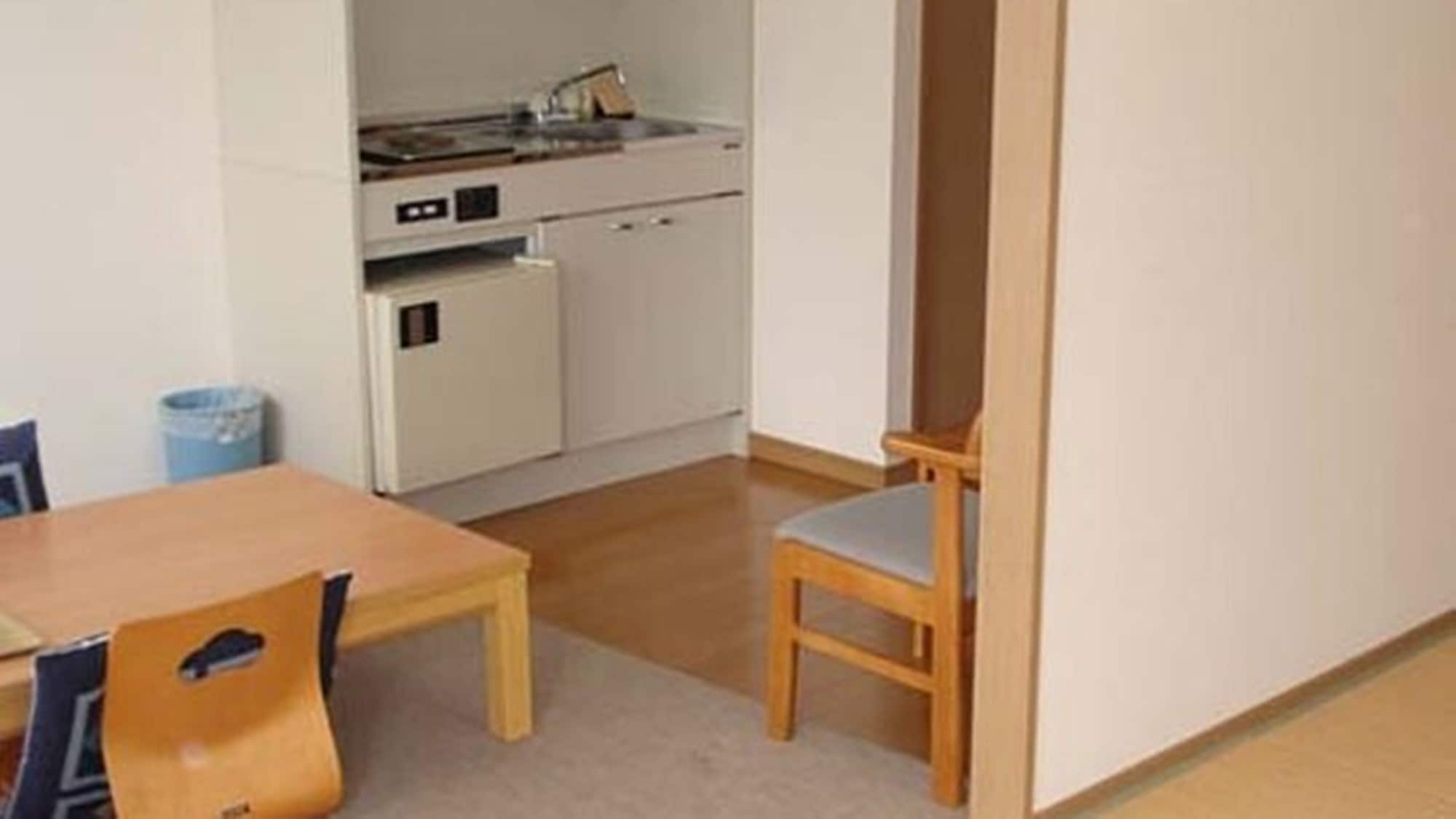 [Annex] Japanese-style room (with bath and toilet)] Even those with children can spend a relaxing time.