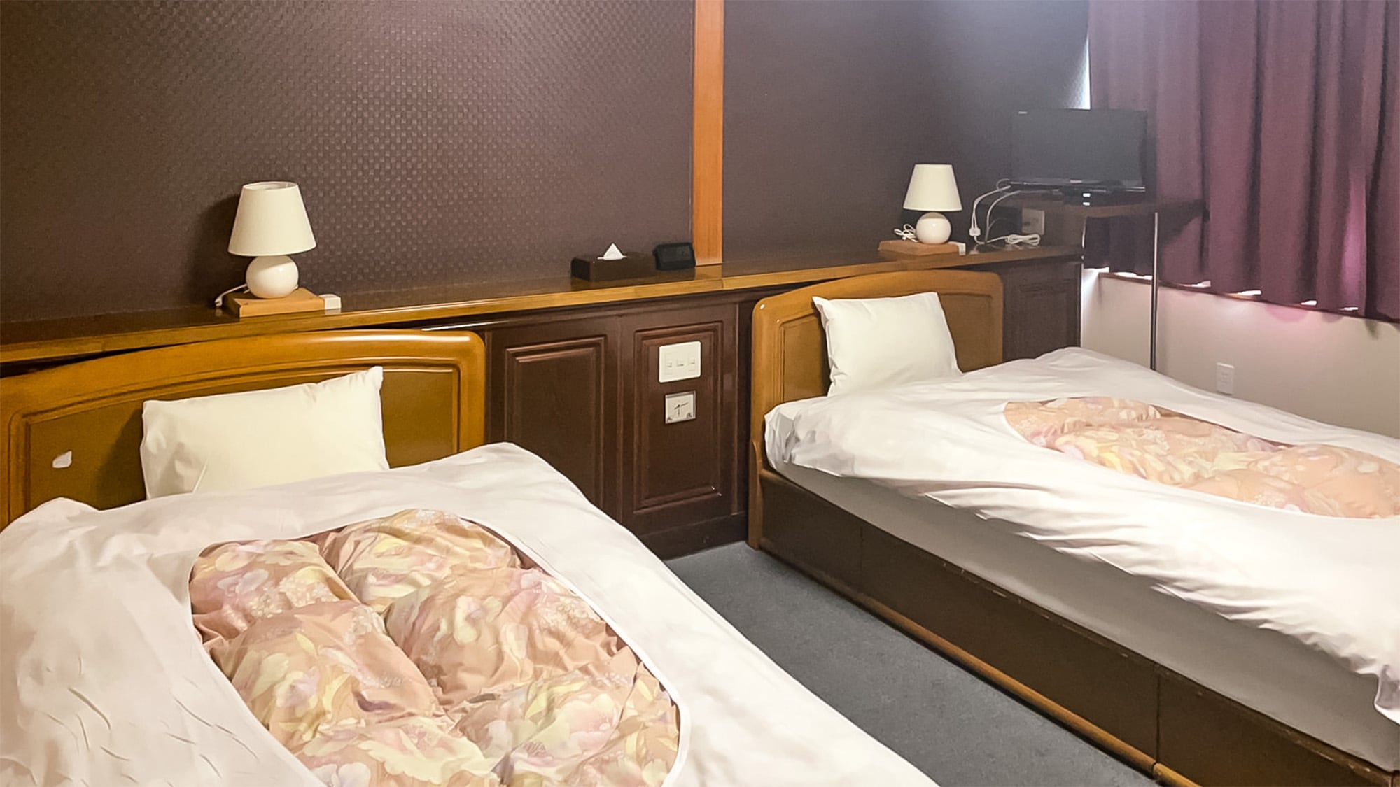 ・Twin room example: Two double beds. Enjoy a relaxing sleep.
