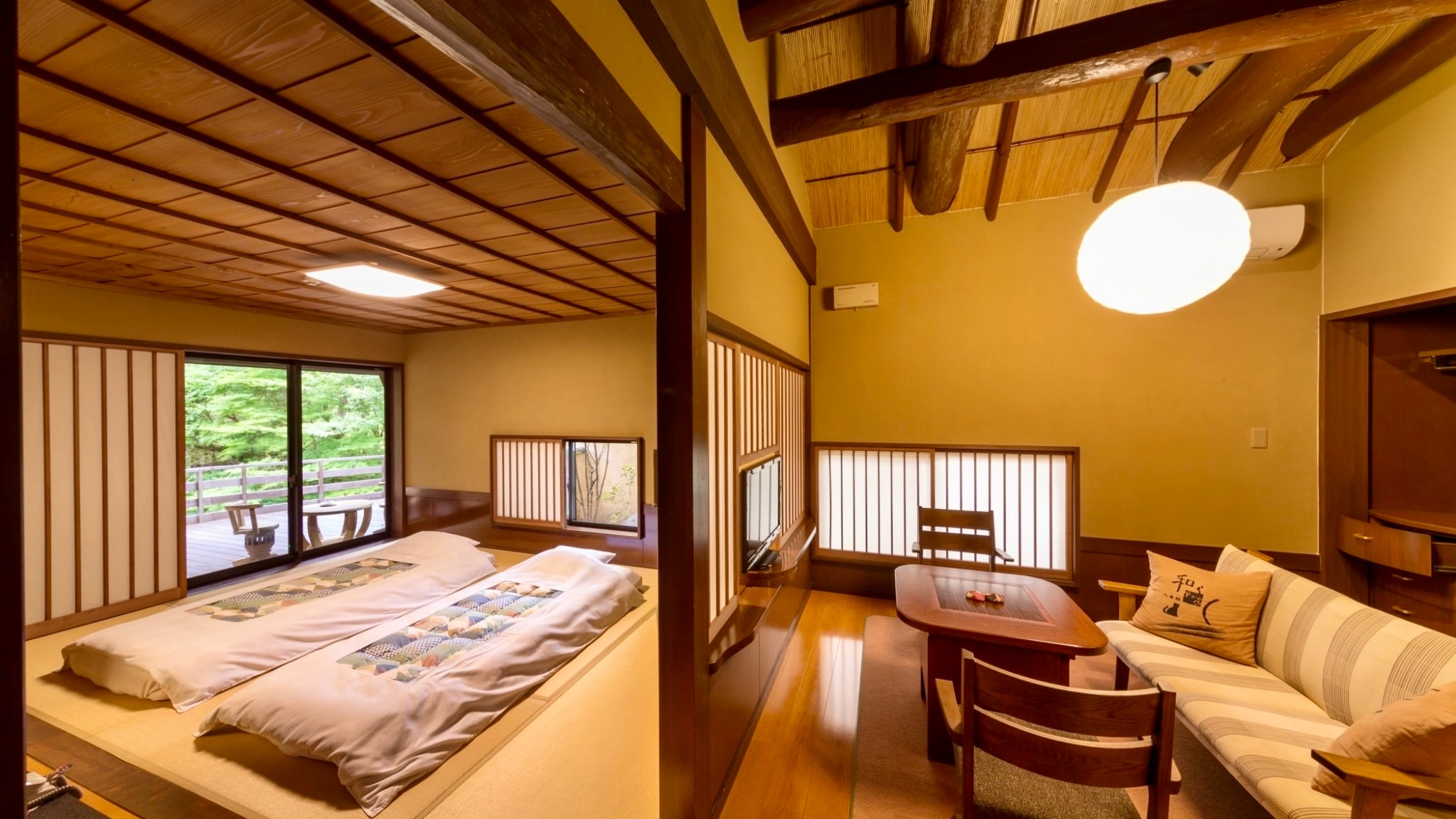 [Japanese-style room] Free-flowing bath/semi-open air - Japanese modern nagaya style detached space - <Futon>
