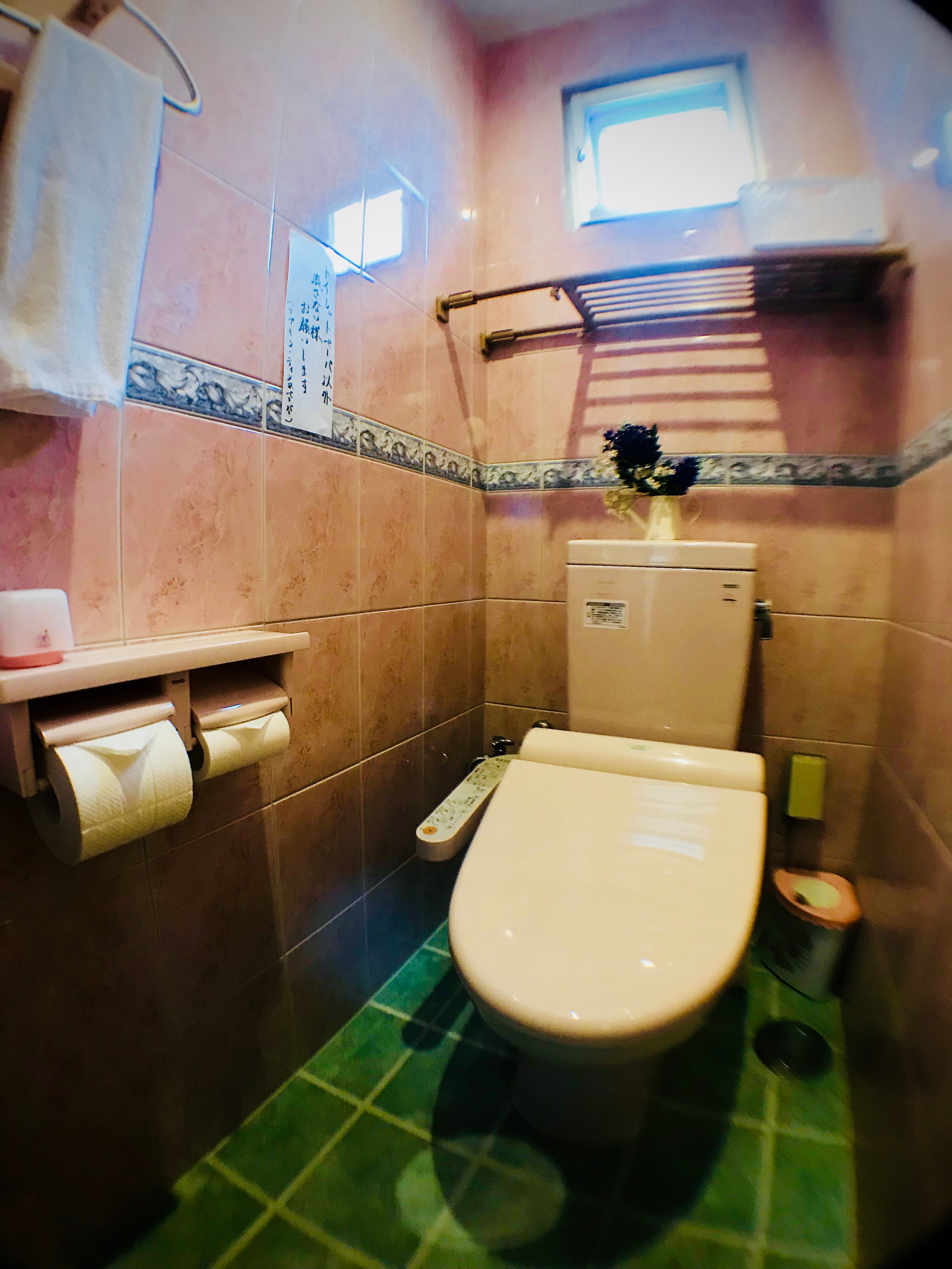 「日落」、「海角」、「岩石」、「海灘」廁所