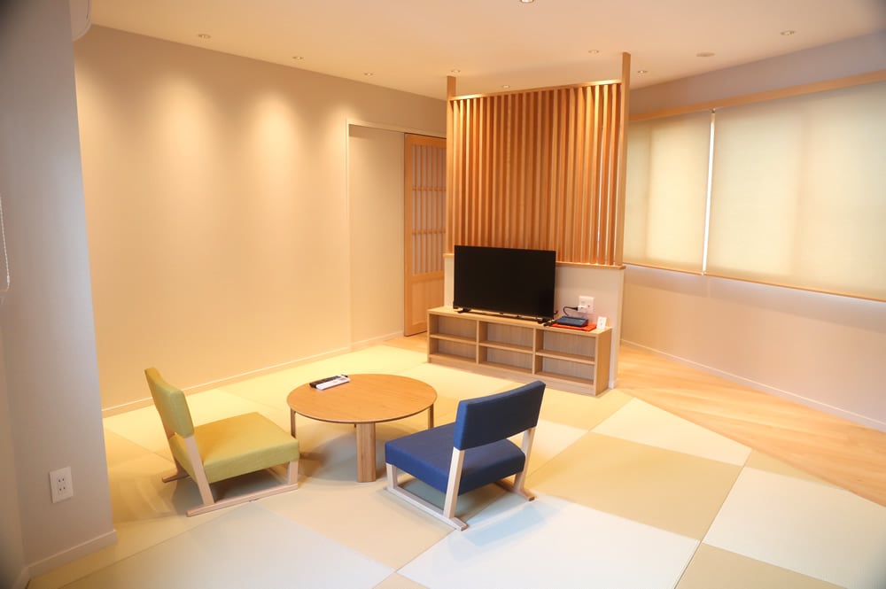 [Sinano Residence/Fukashiyama] ห้องคู่พร้อมอ่างอาบน้ำที่บ่อน้ำพุร้อนชื่อดังระดับโลก "Shinyu"
