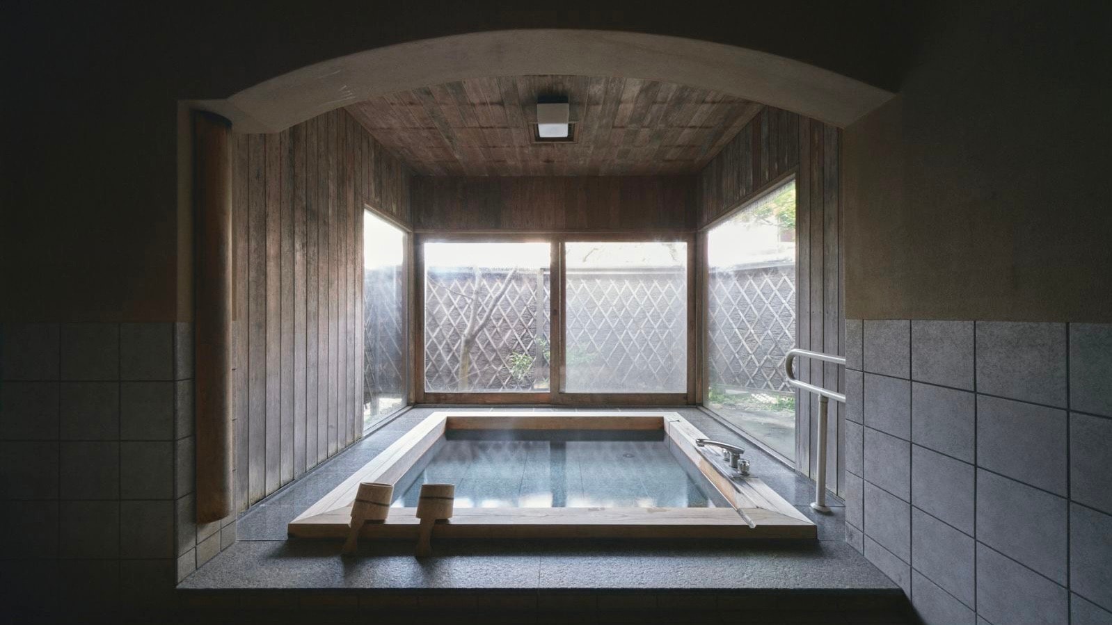 Bath (medium-sized bath)