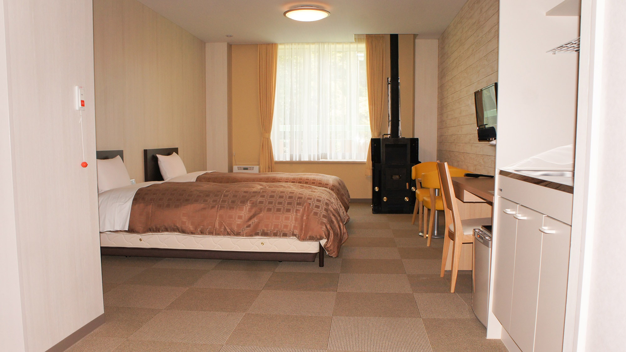 ・[Guest room (family)] A spacious twin room on the 3rd floor.