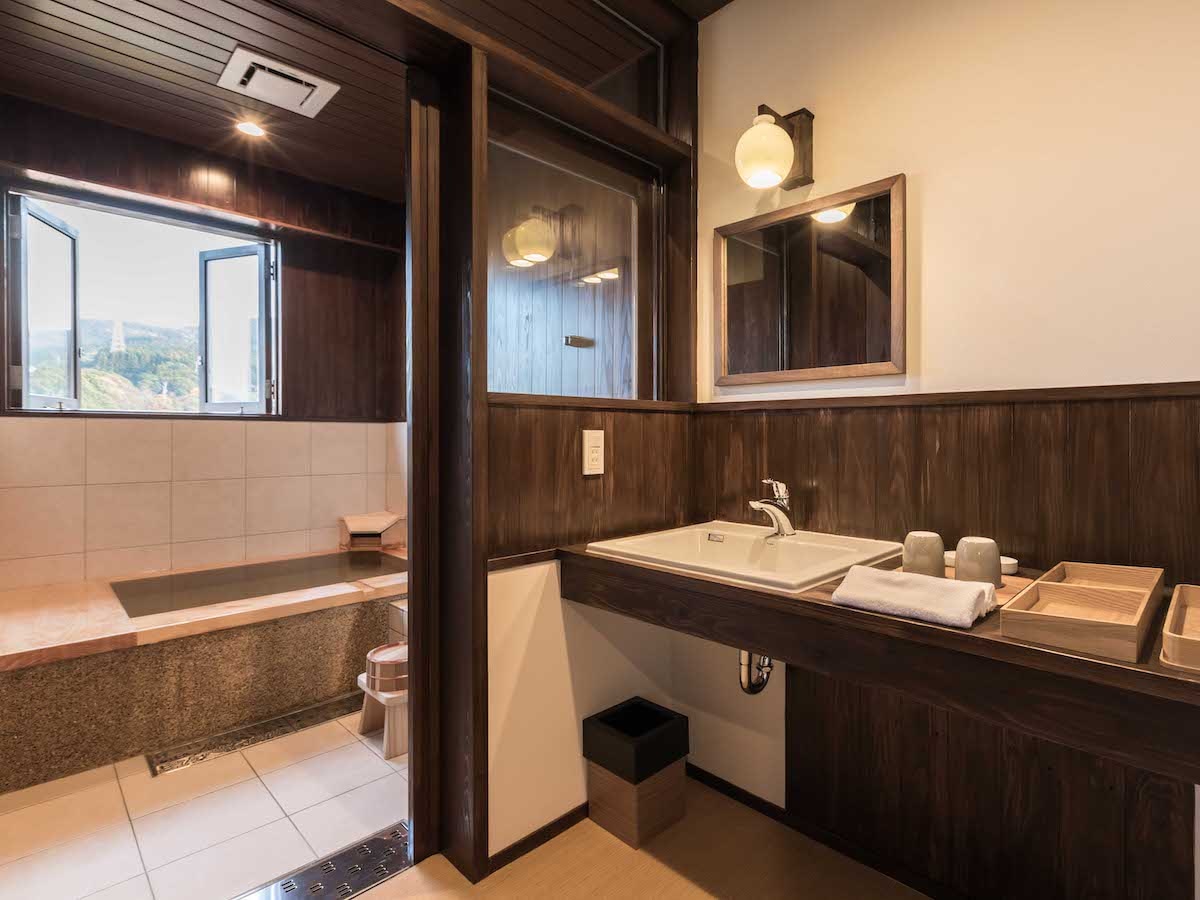 [Suite room with semi-open-air bath] Made for wheelchair users who can enjoy the source of Ureshino Onsen