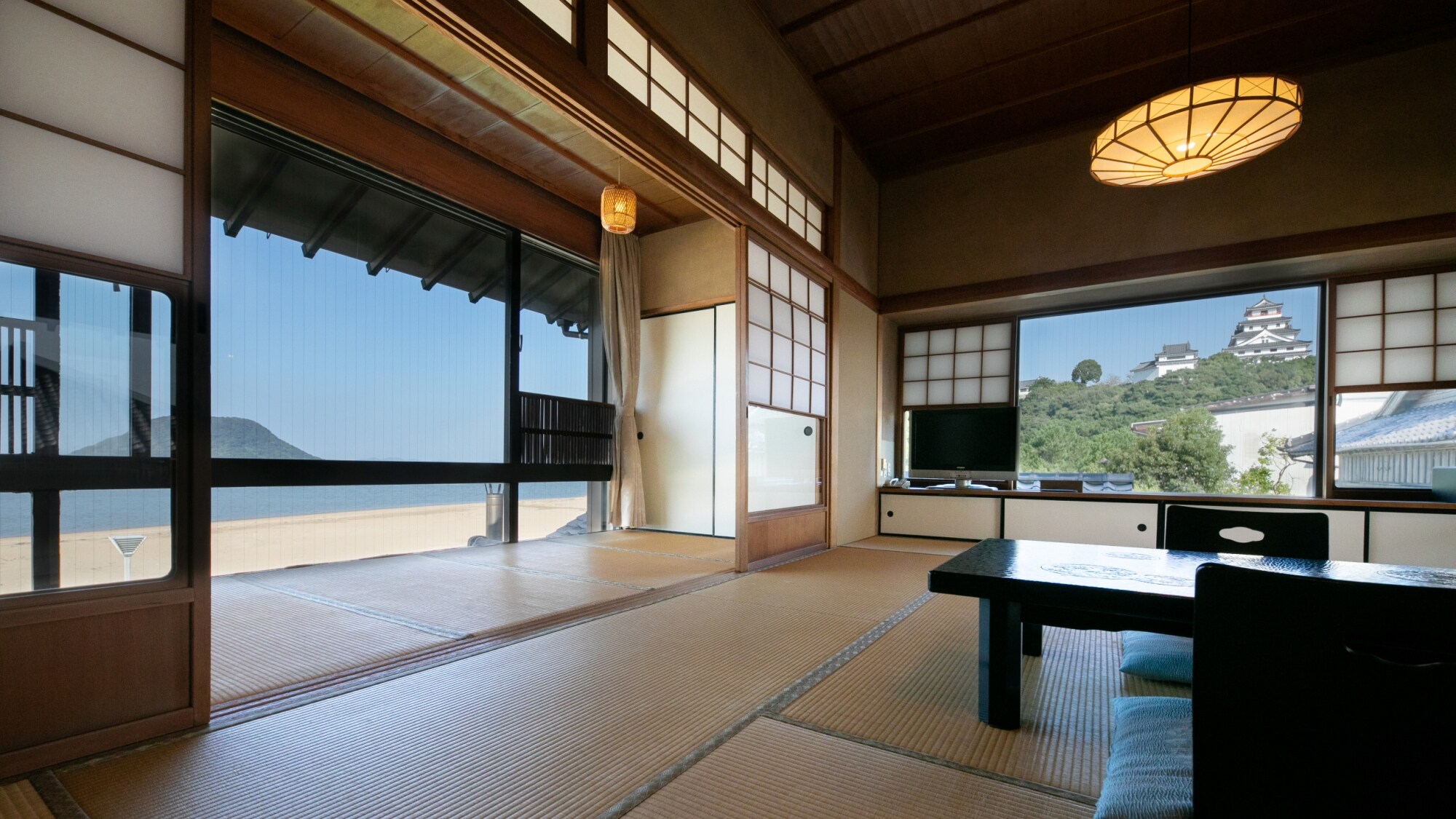 [20 tấm chiếu tatami/Phòng lâu đài] Bạn có thể ngắm cảnh Nishinohama và Lâu đài Karatsu từ cửa sổ ba phía.