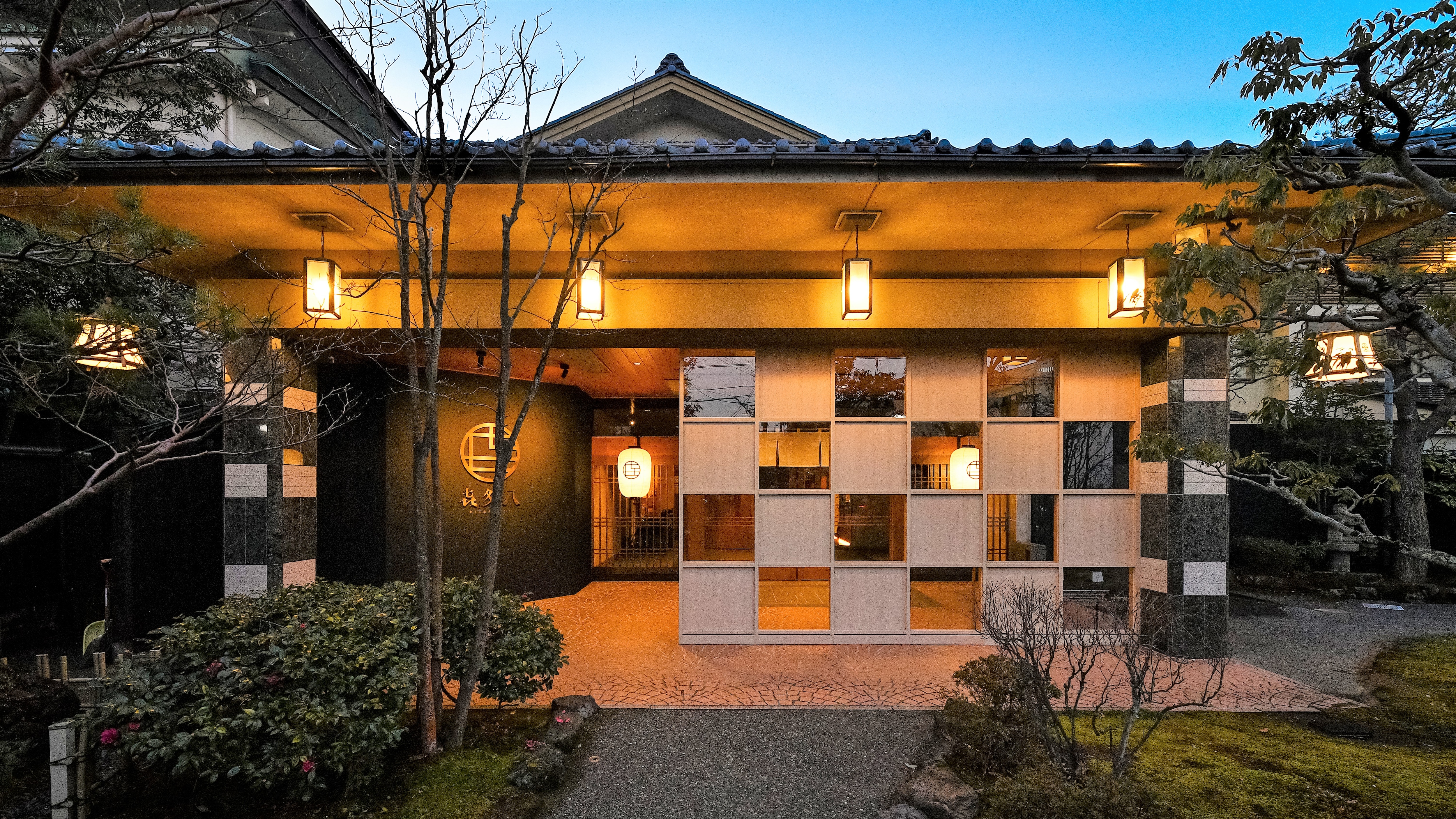 ■Exterior■Front entrance