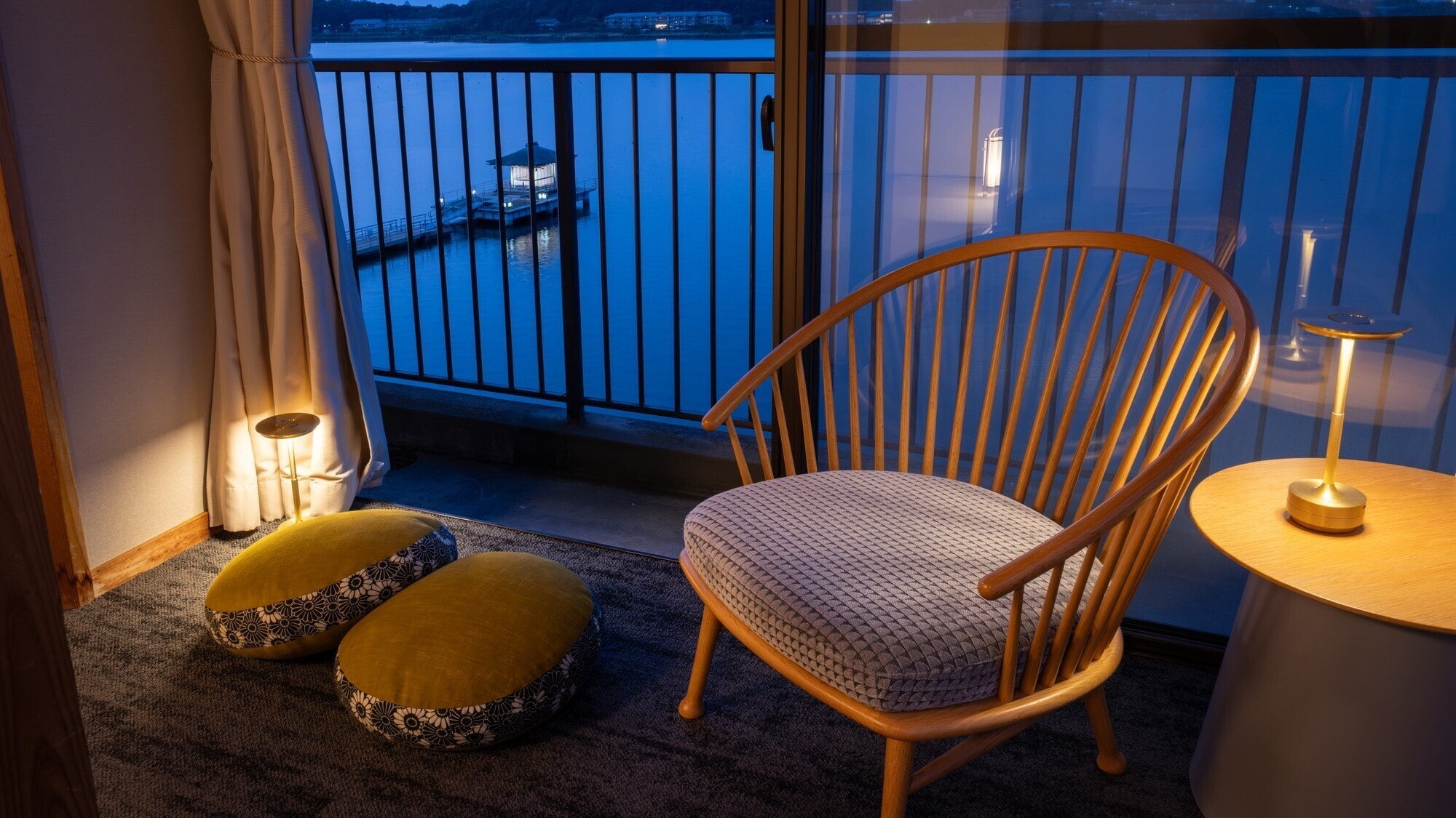 ■ [Lakeside Corner Room] 2024 Modern Japanese-style Room <18 tatami mats>
