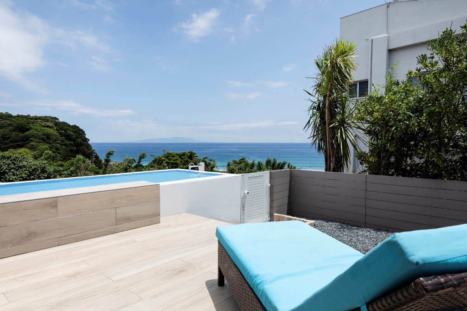 Executive Private Pool Suite ~STAR SHIP~